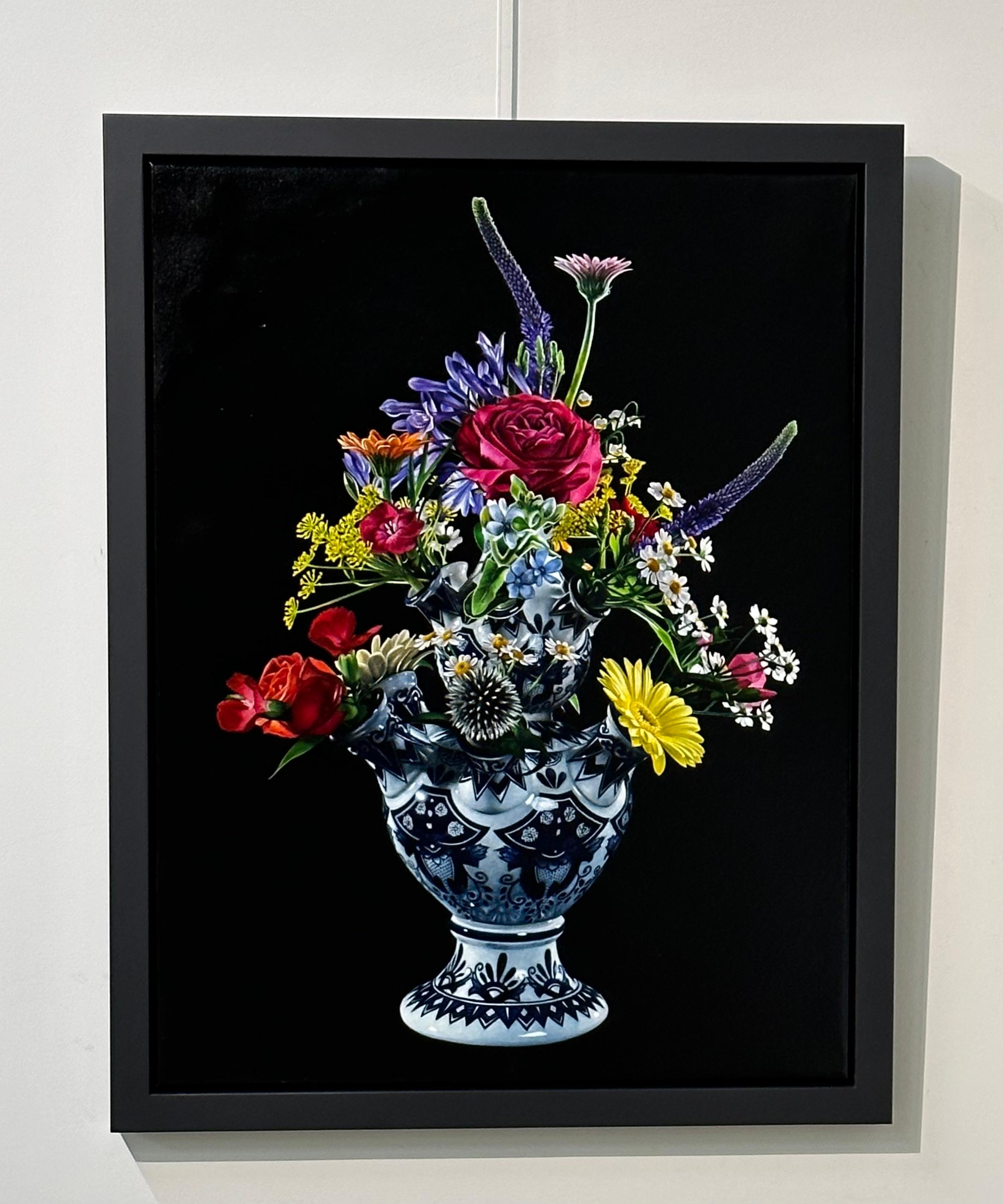 Fleurs - peinture contemporaine du 21e siècle représentant un vase de tulipes avec des fleurs - Painting de Joran van der Haar