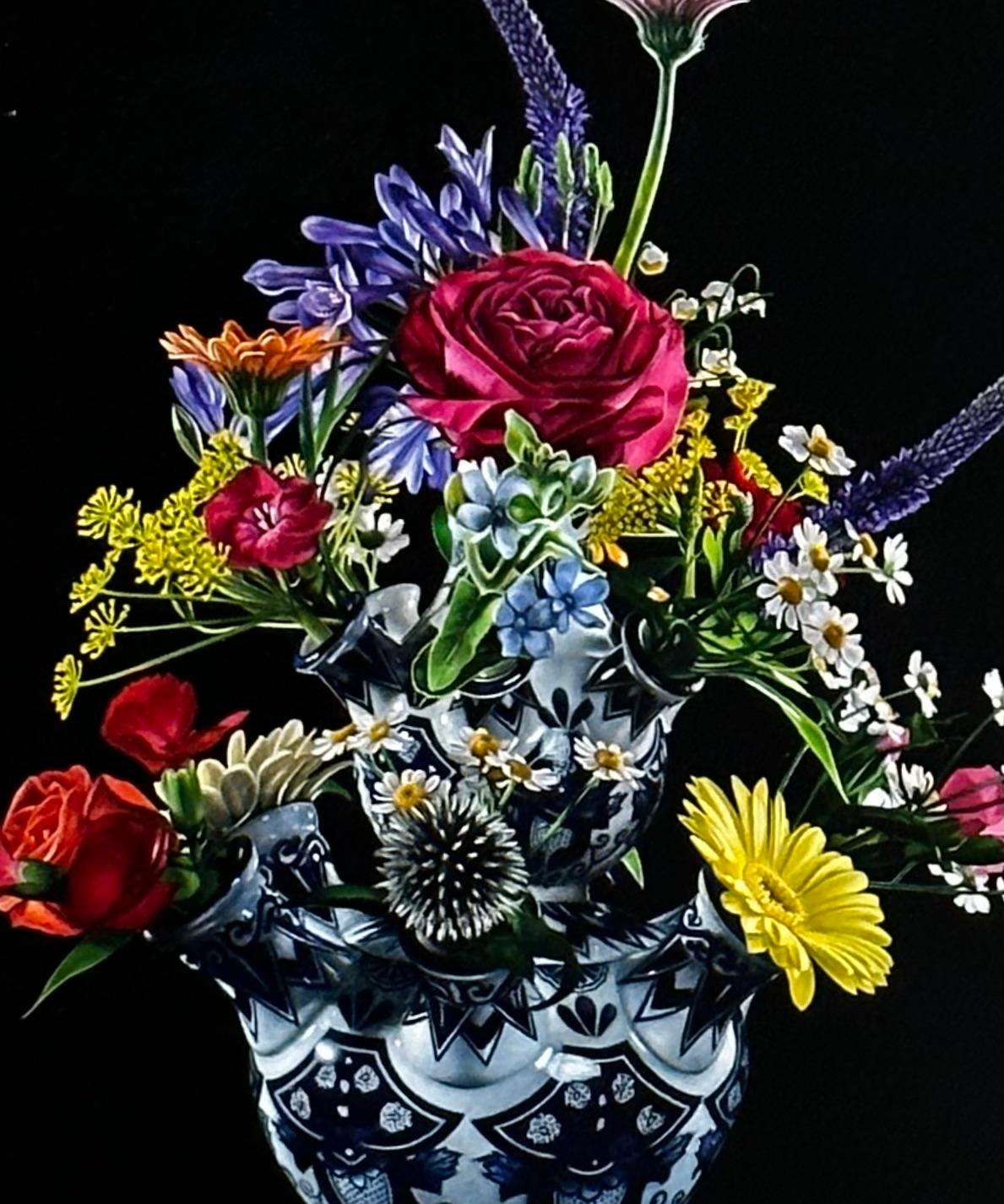 Fiori - 21° secolo - Pittura floreale contemporanea di un vaso di tulipani con fiori - Still-Life Painting Nero di Joran van der Haar