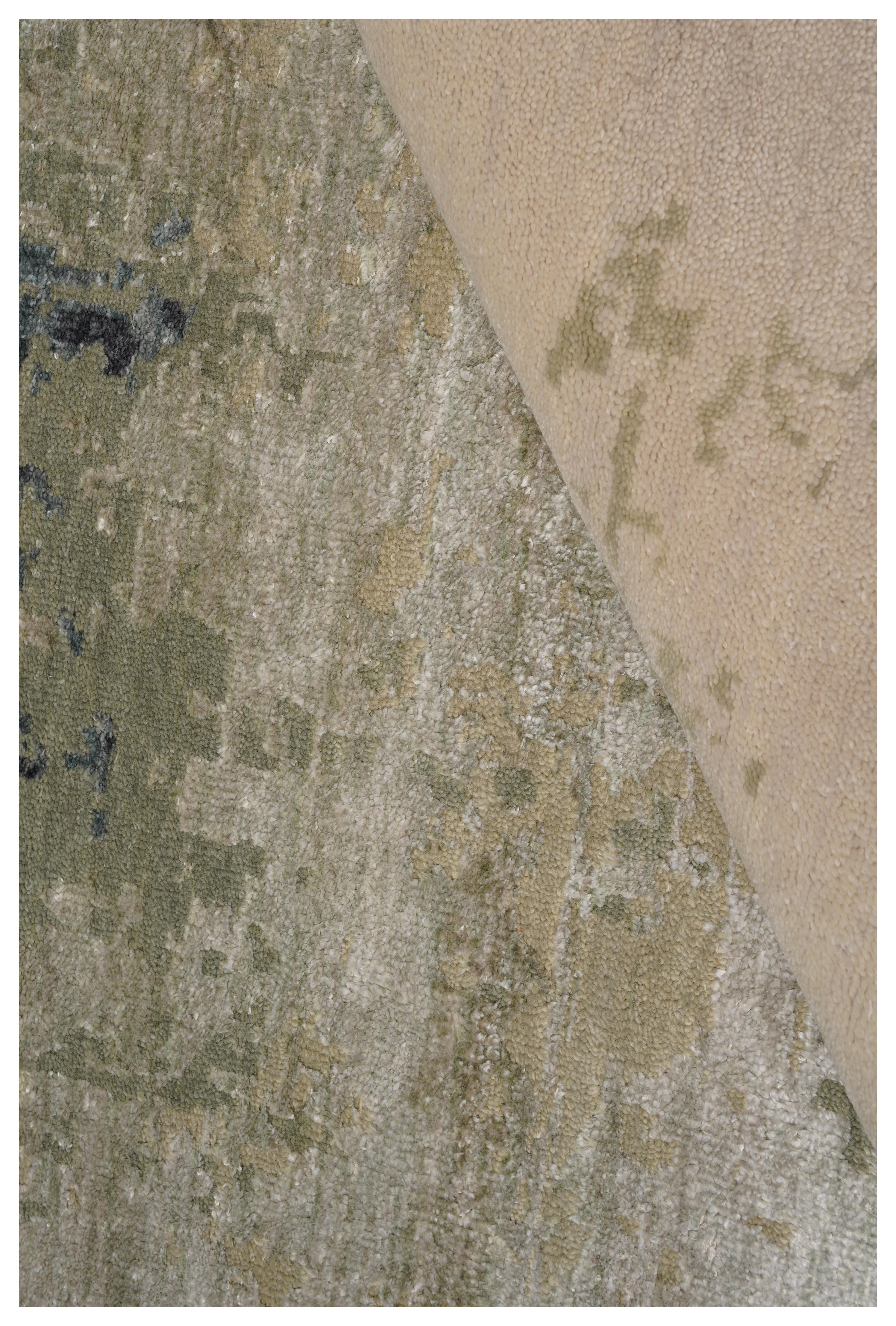 Indiano Jord Hand Knotted Modern Silk Rug in Green and Grey Colours by Hands in vendita