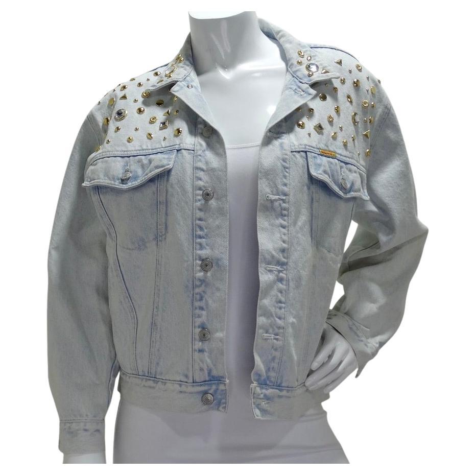 This was made extra special for those who can't fit all their jewels around their neck and wrist- Jordache made some space for them on your new go-to jacket! This classic light-wash denim jacket has an extra special flare & it sparkles! A plethora