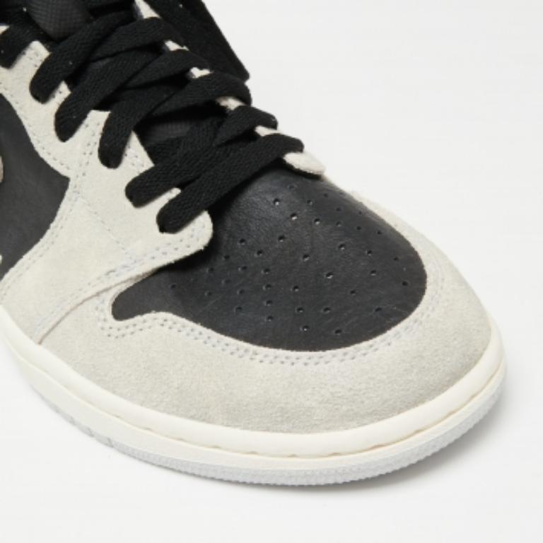 Jordan Grey Suede Leather 1 Retro High Neutral Hyper Crimson Sneakers Size 40.5 In Good Condition In Dubai, Al Qouz 2
