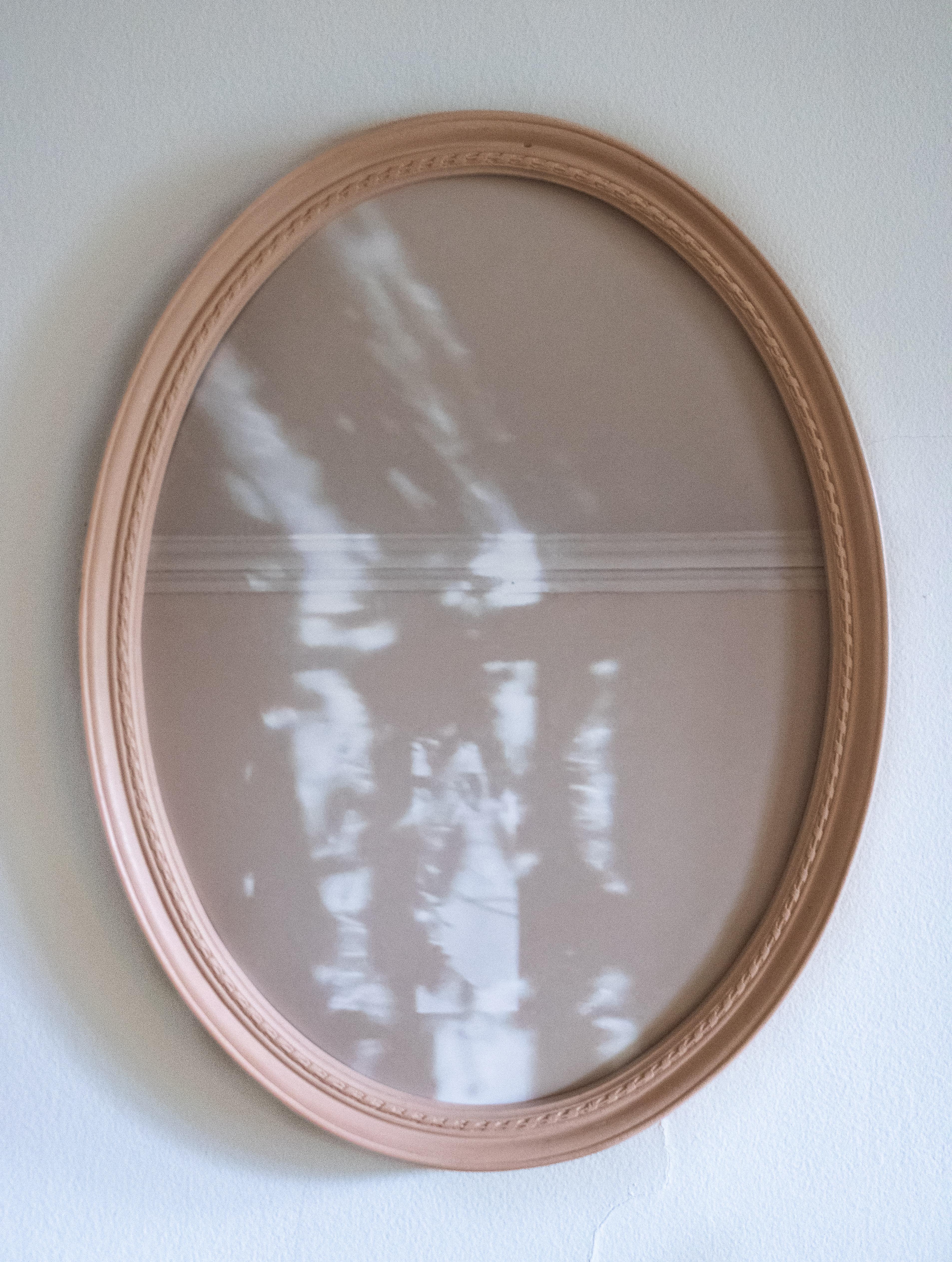 Soffitto - Fotografia con luce d'ombra, 2023 - Photograph di Jordann McKenna