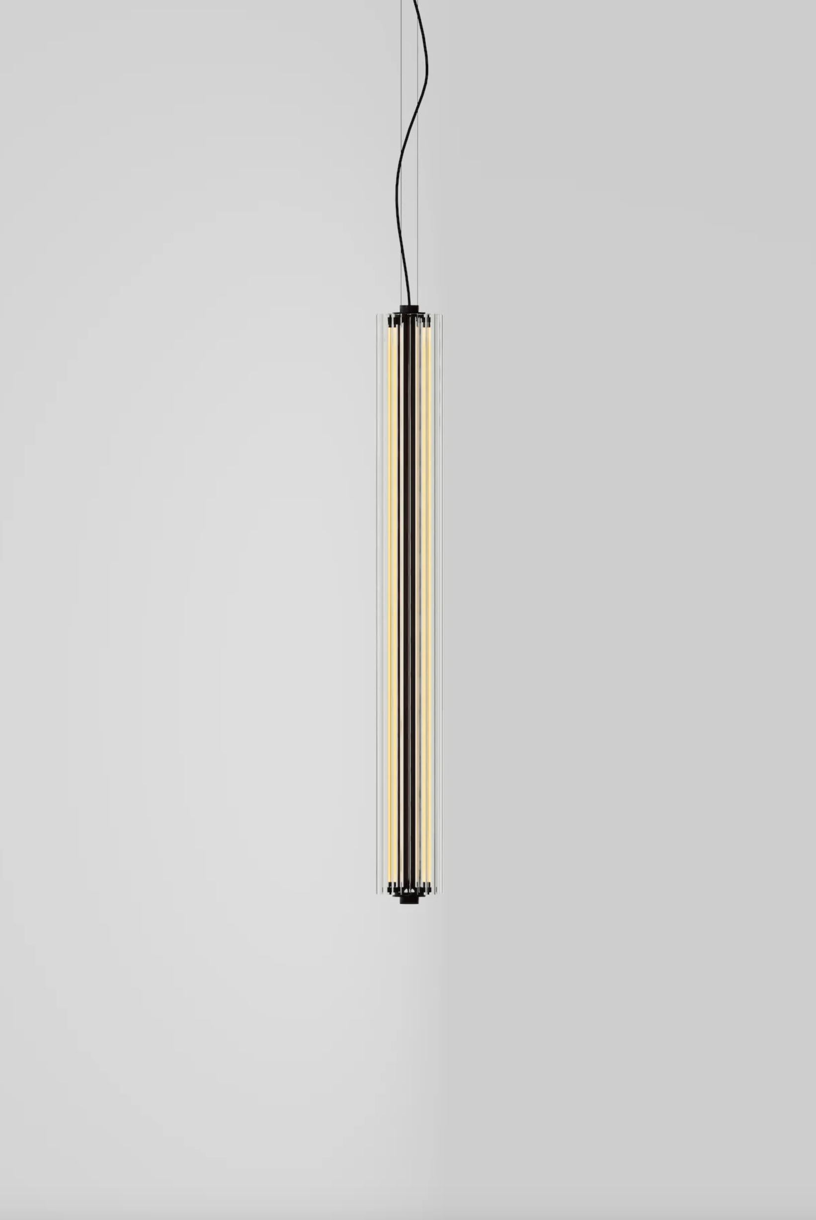 Jordi Veciana B15 T V Lampada a sospensione in vetro trasparente per Parachilna 

Lampada a sospensione composta da una struttura in alluminio che ospita 2 tubi LED inseriti in un diffusore in vetro estruso.

Dettagli del prodotto

Struttura in