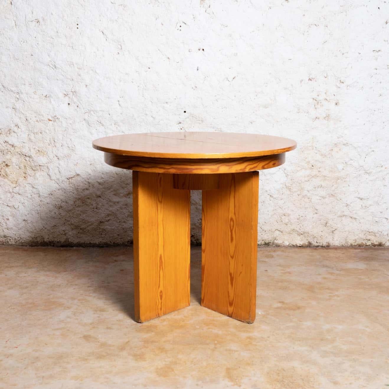 Extensible table designed by Jordi Vilanova, circa 1960.

In original condition, with some visible signs of previous use and age, preserving a beautiful patina.

Measures:
Closed: Ø 90 H 76
Open: D 90 W 125 H 76

Materials:
Wood.


