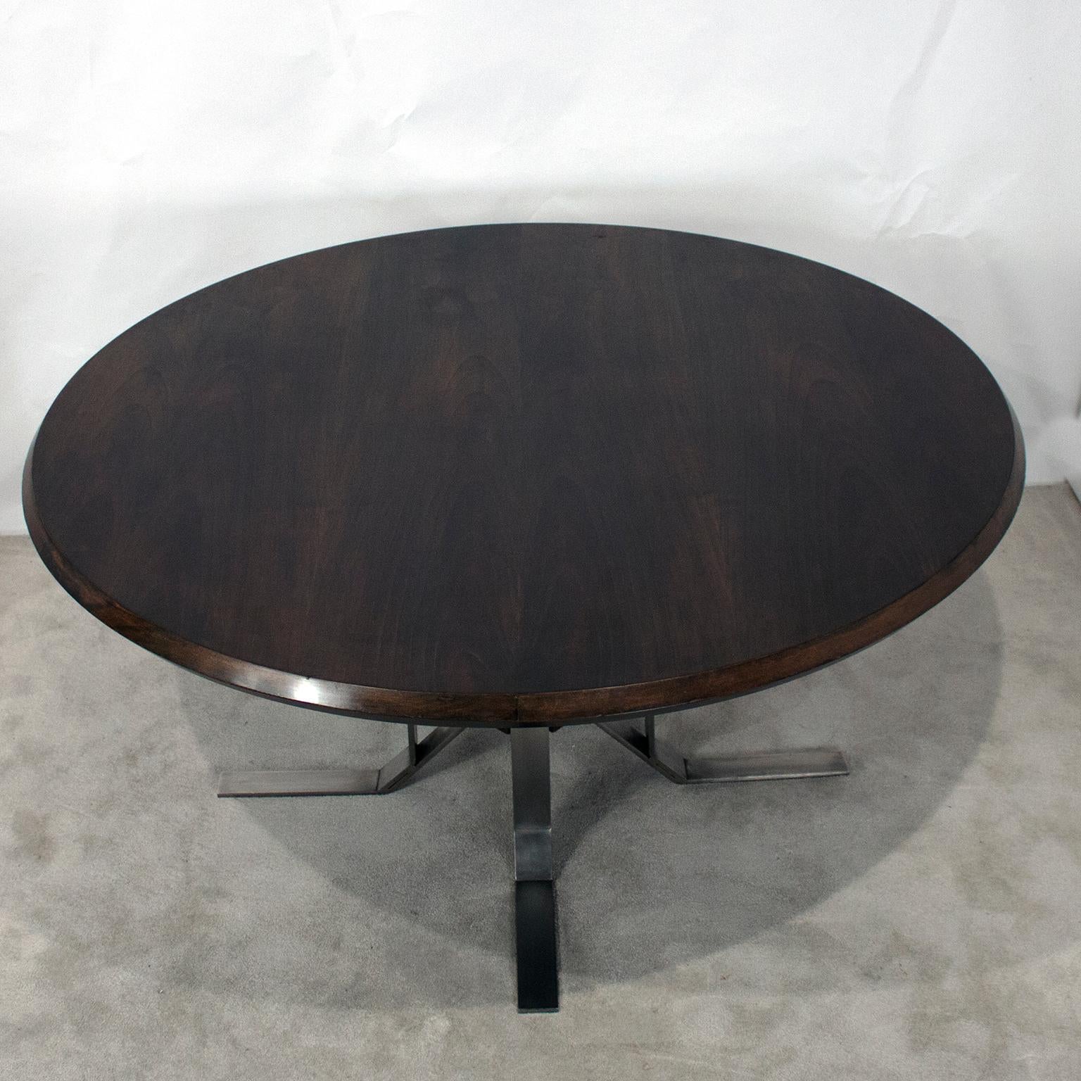 Jordi Vilanova Midcentury Walnut and Nickel-Plated Feet Round Dining Table 1970s In Good Condition In Barcelona, Cataluna