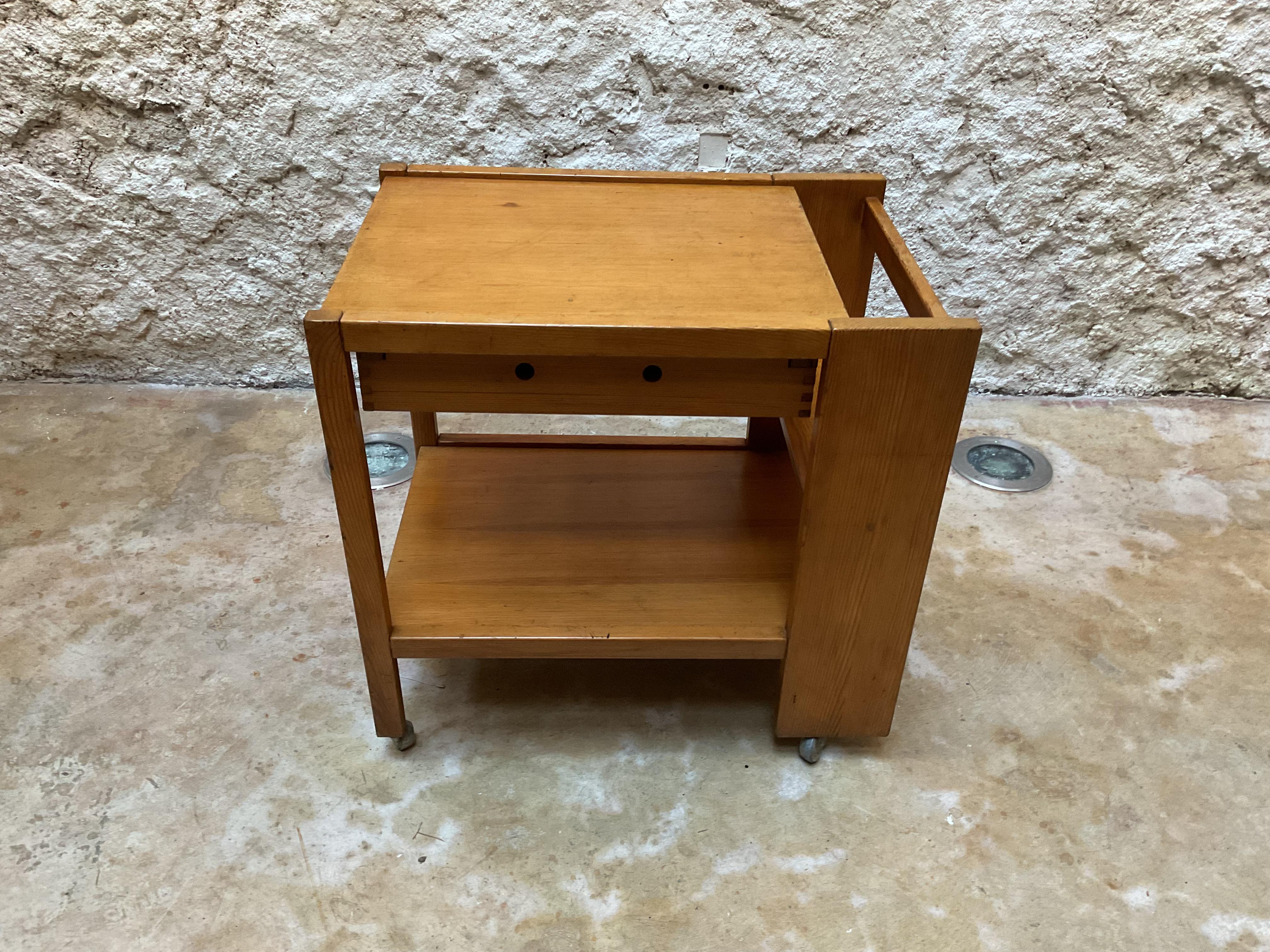 Jordi Vilanova Barwagen aus Kiefernholz, Spanien, CIRCA 1960 (Bauhaus) im Angebot