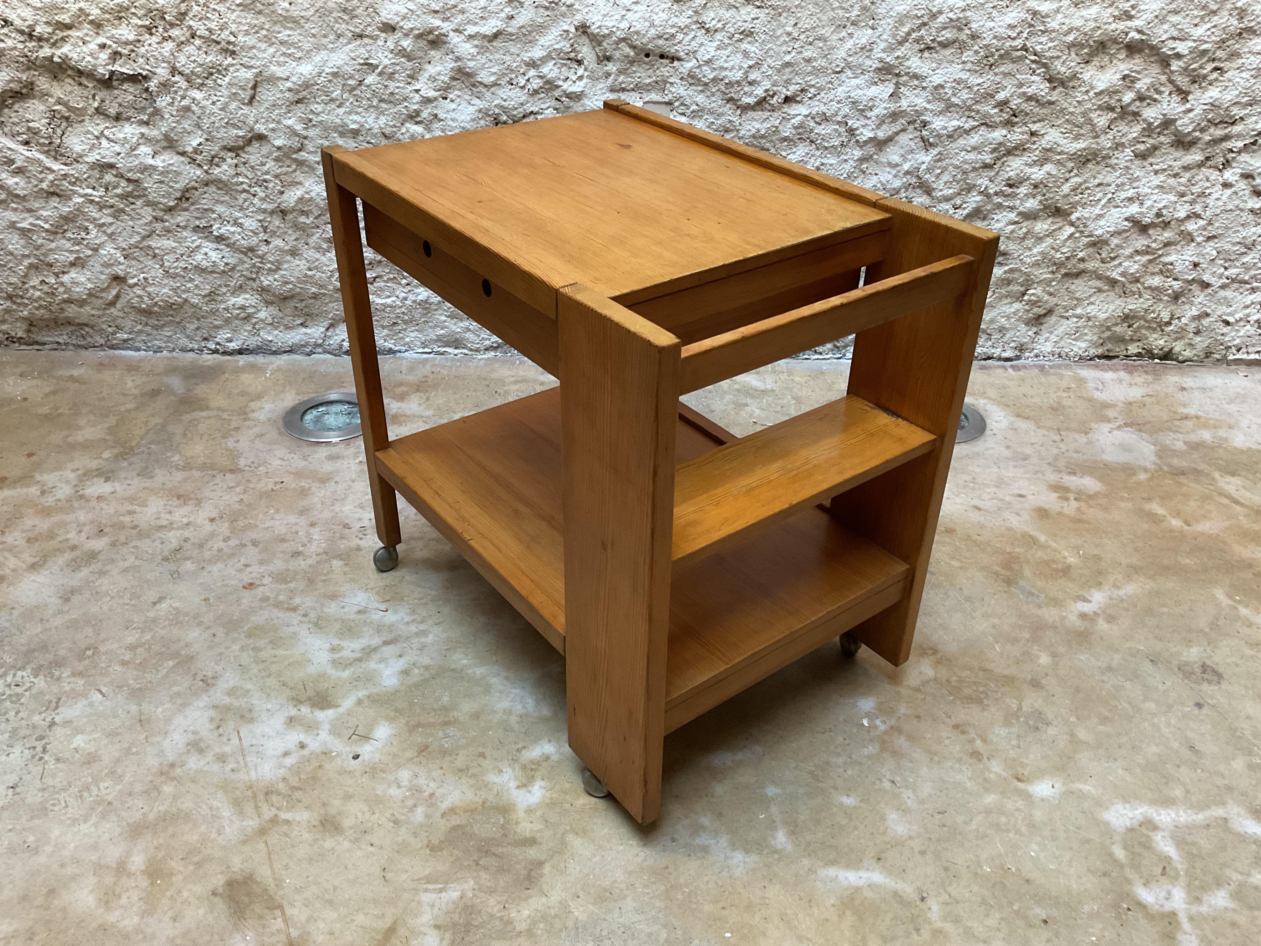 Jordi Vilanova Barwagen aus Kiefernholz, Spanien, CIRCA 1960 (Spanisch) im Angebot