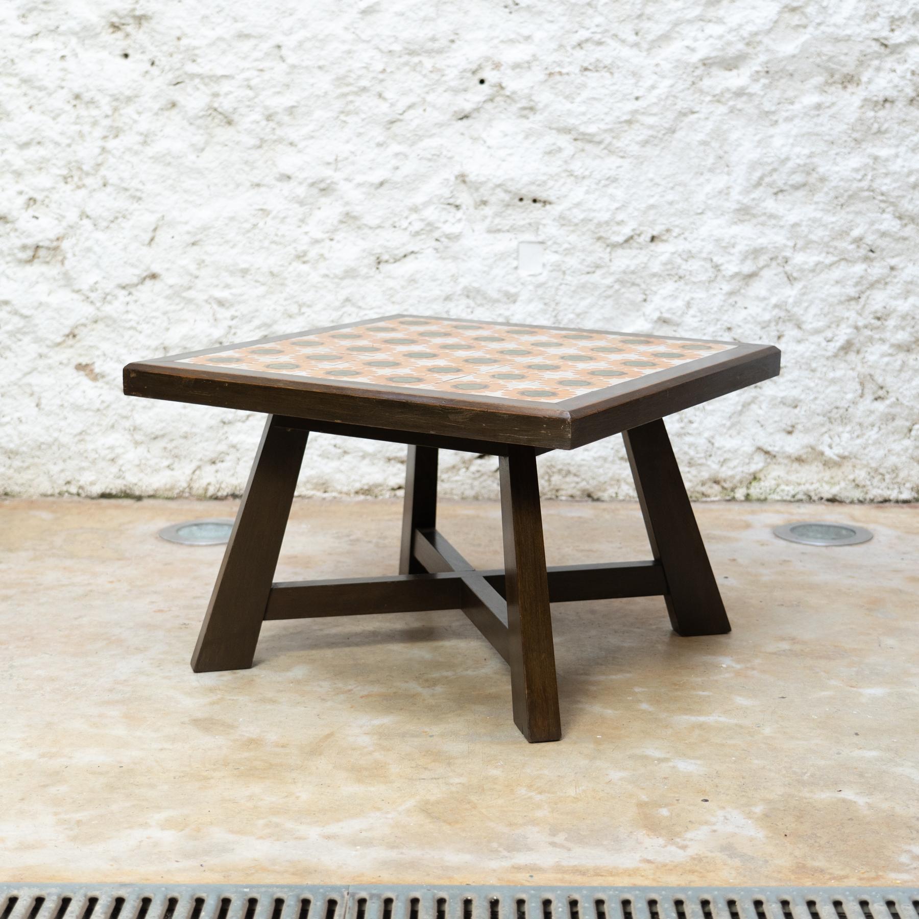 Jordi Vilanova Wood and Ceramic Coffee Table: Spanish Mid-century Masterpiece In Good Condition For Sale In Barcelona, Barcelona