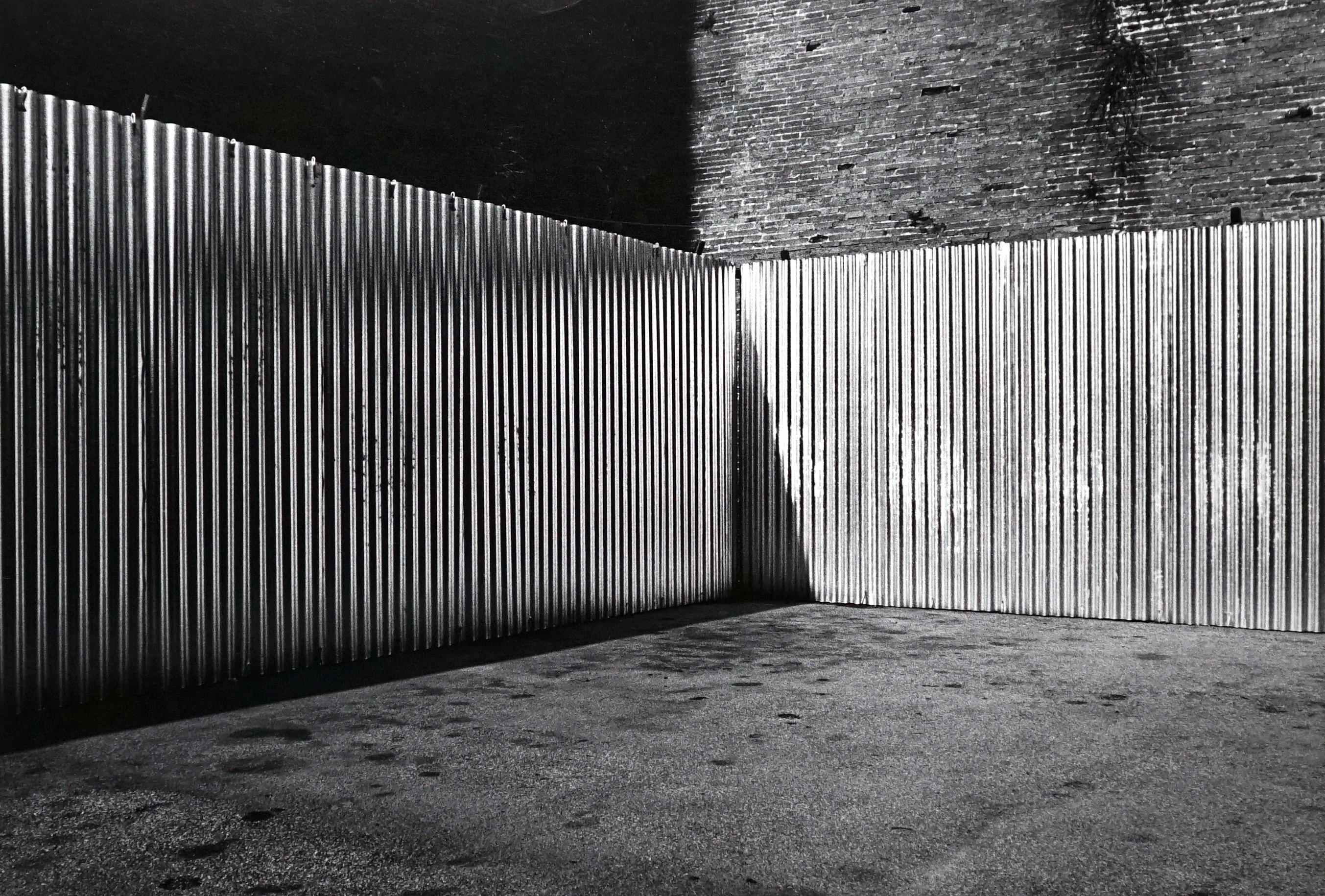 Black and White Photograph di Jörg Krichbaum - Linee - Off-Print # 1 - Florence - 1976 - Fotografia minimalista in bianco e nero