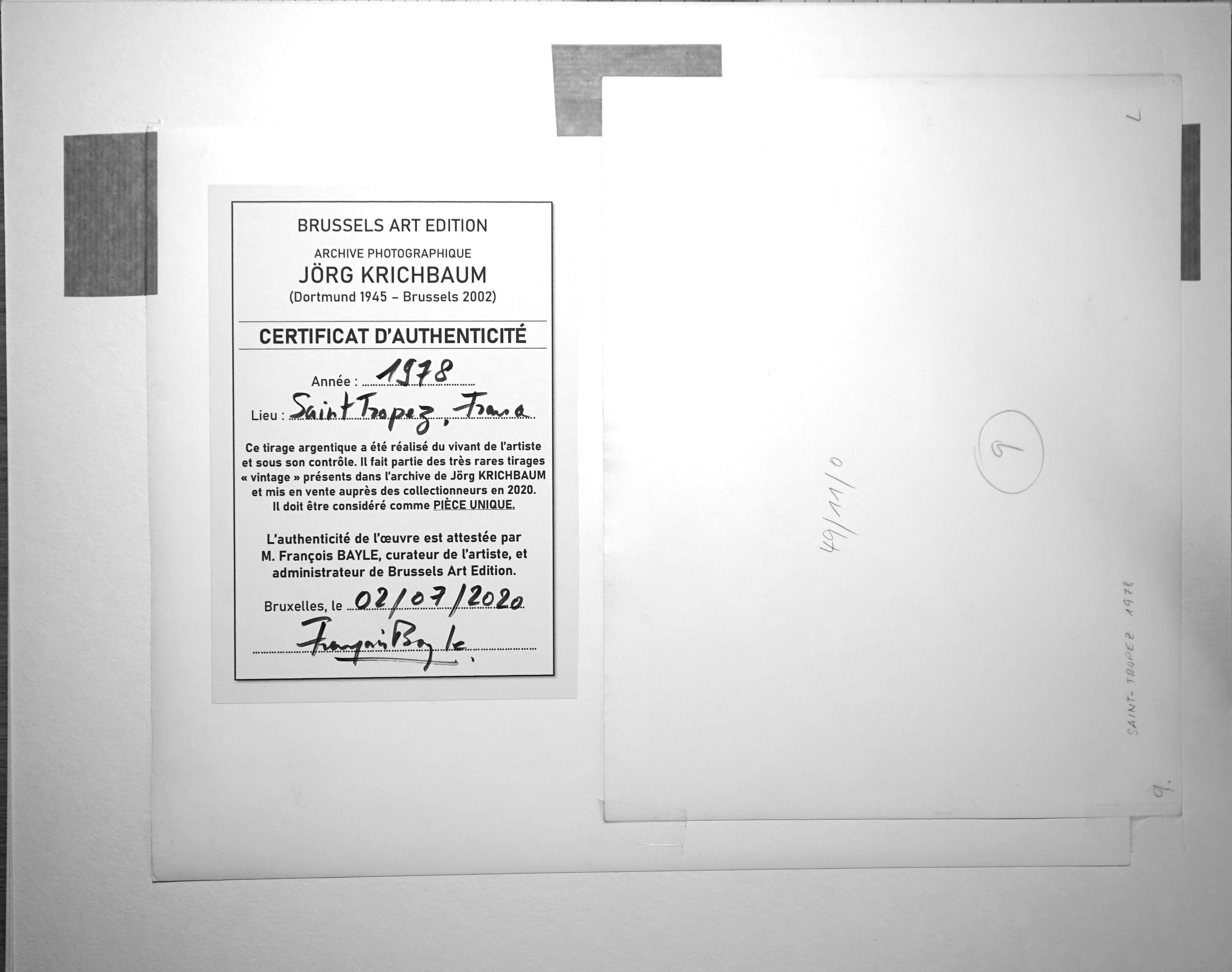 Oeuvre vendue en parfait état - Off-Print # 1 (Saint Tropez 1978) du portfolio Lines (Coffret Prestige # 2)
Cette image a été capturée sur film (1978)  Le négatif sélectionné a été imprimé sur du papier Baryta par l'auteur, puis une reproduction