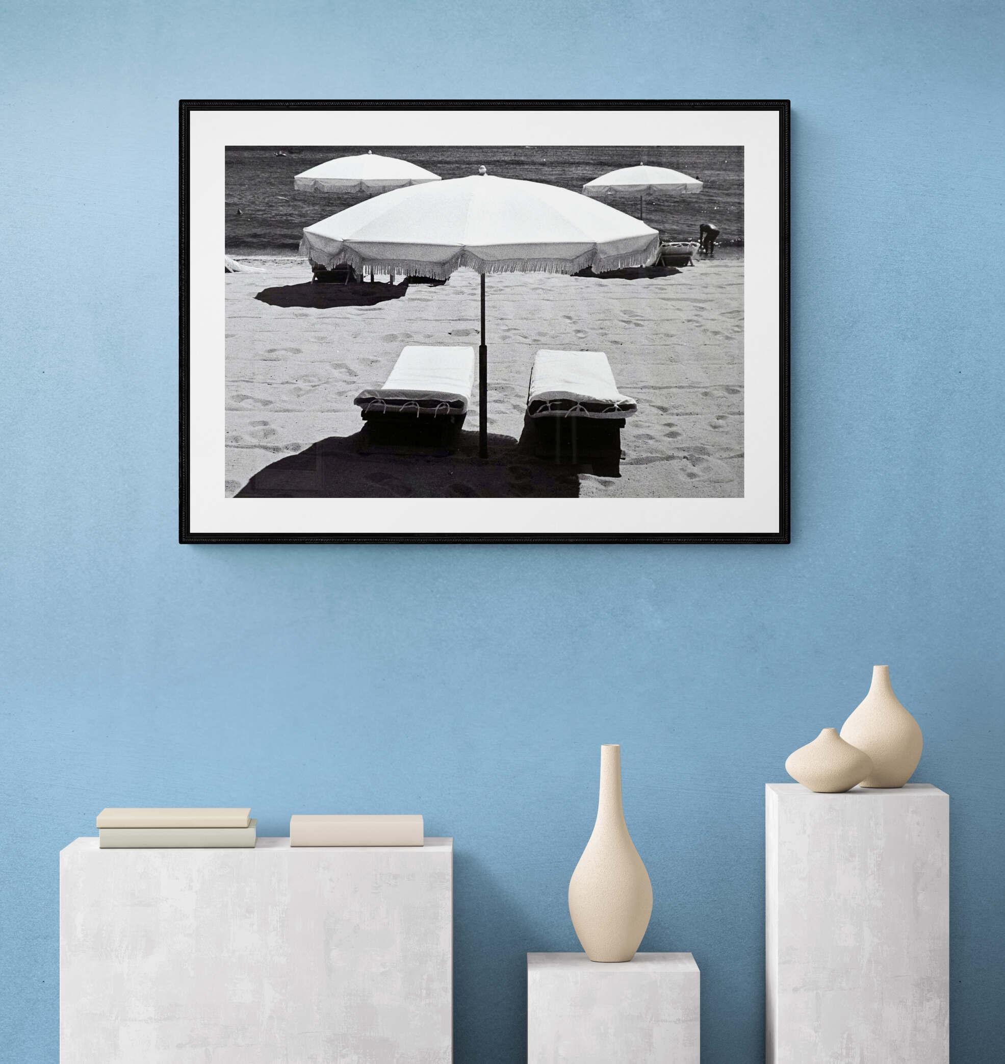 Rivages - Off-Print # 1 - St Tropez - Photographie minimaliste en noir et blanc en vente 1