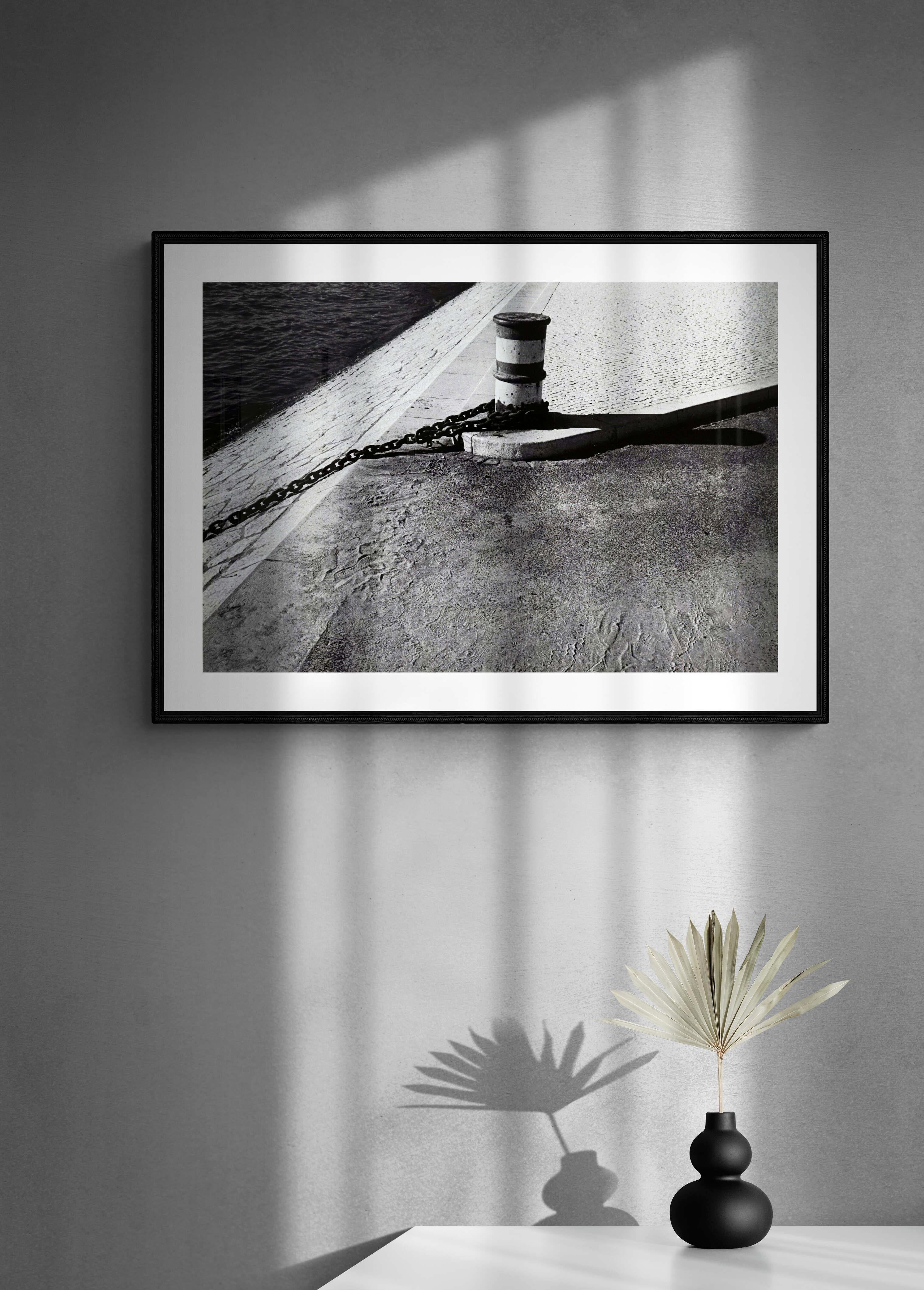 Rivages - Off-White # 2 -Lisbonne - 1982 - Photographie minimaliste en noir et blanc en vente 4