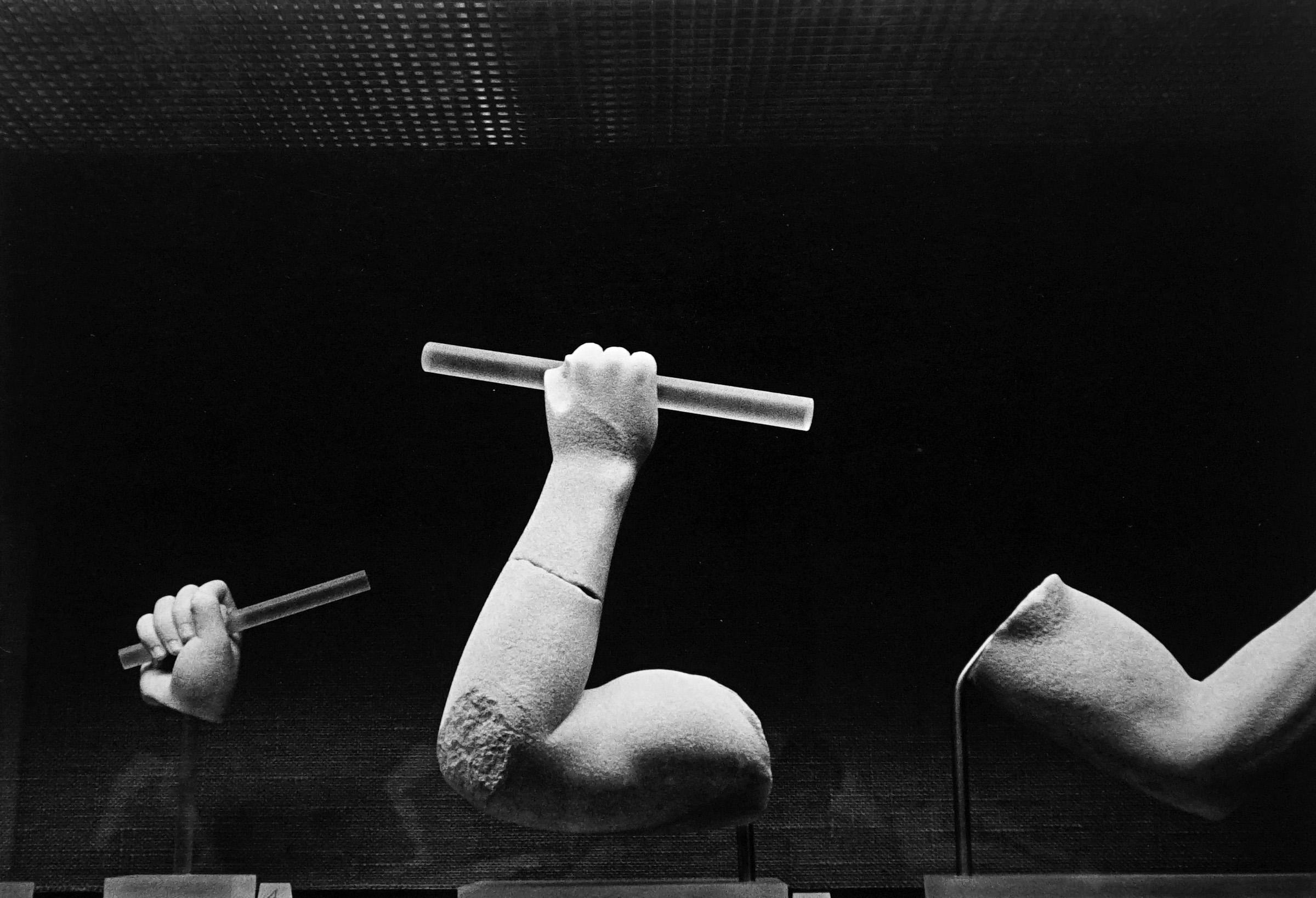 Black and White Photograph di Jörg Krichbaum - Statuario - Off-Print # 3 - 1978 - Fotografia minimalista in bianco e nero