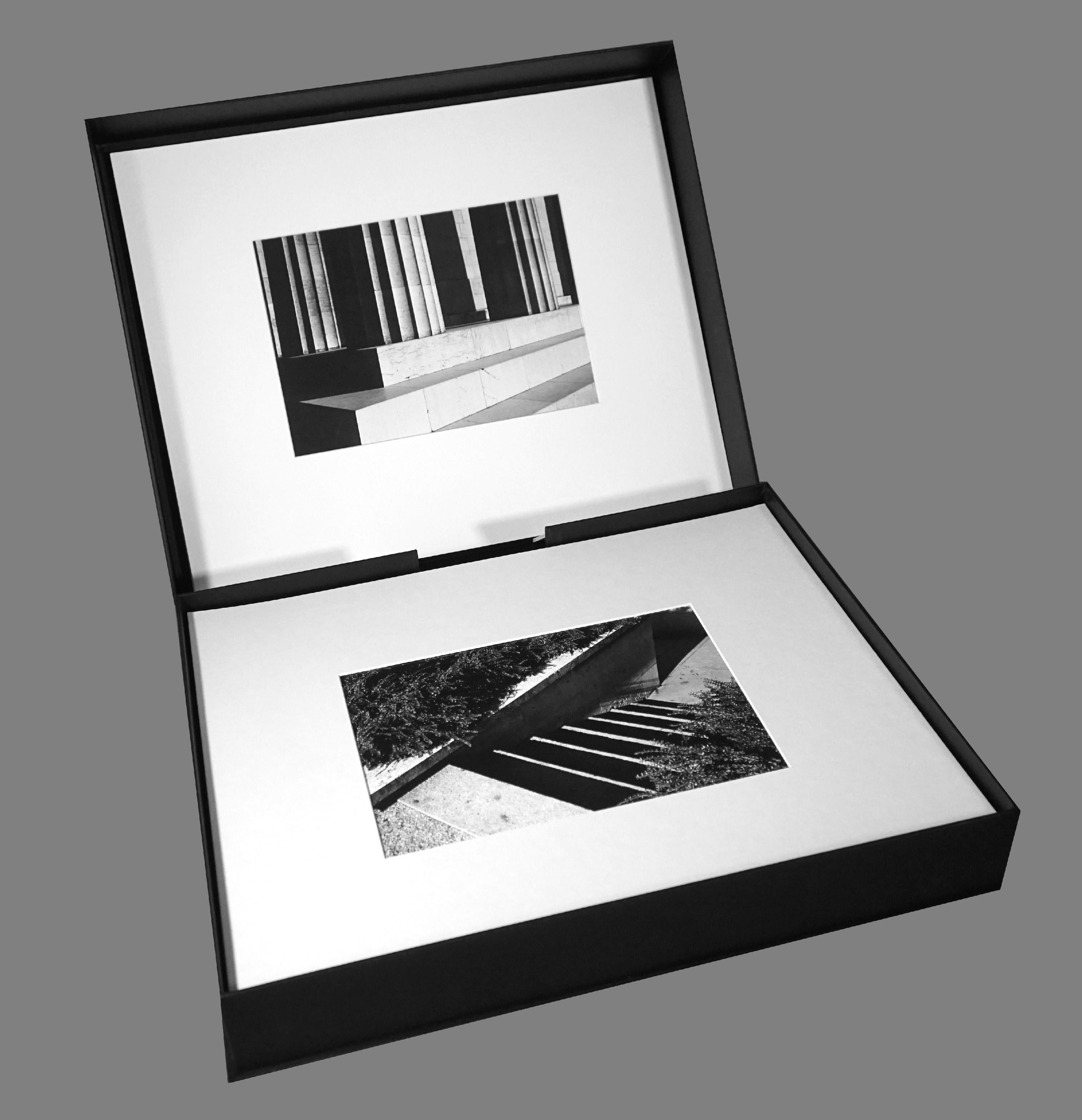 Step by Step - Coffret Prestige # 1, 1973 Minimalist Black and White Photography For Sale 12