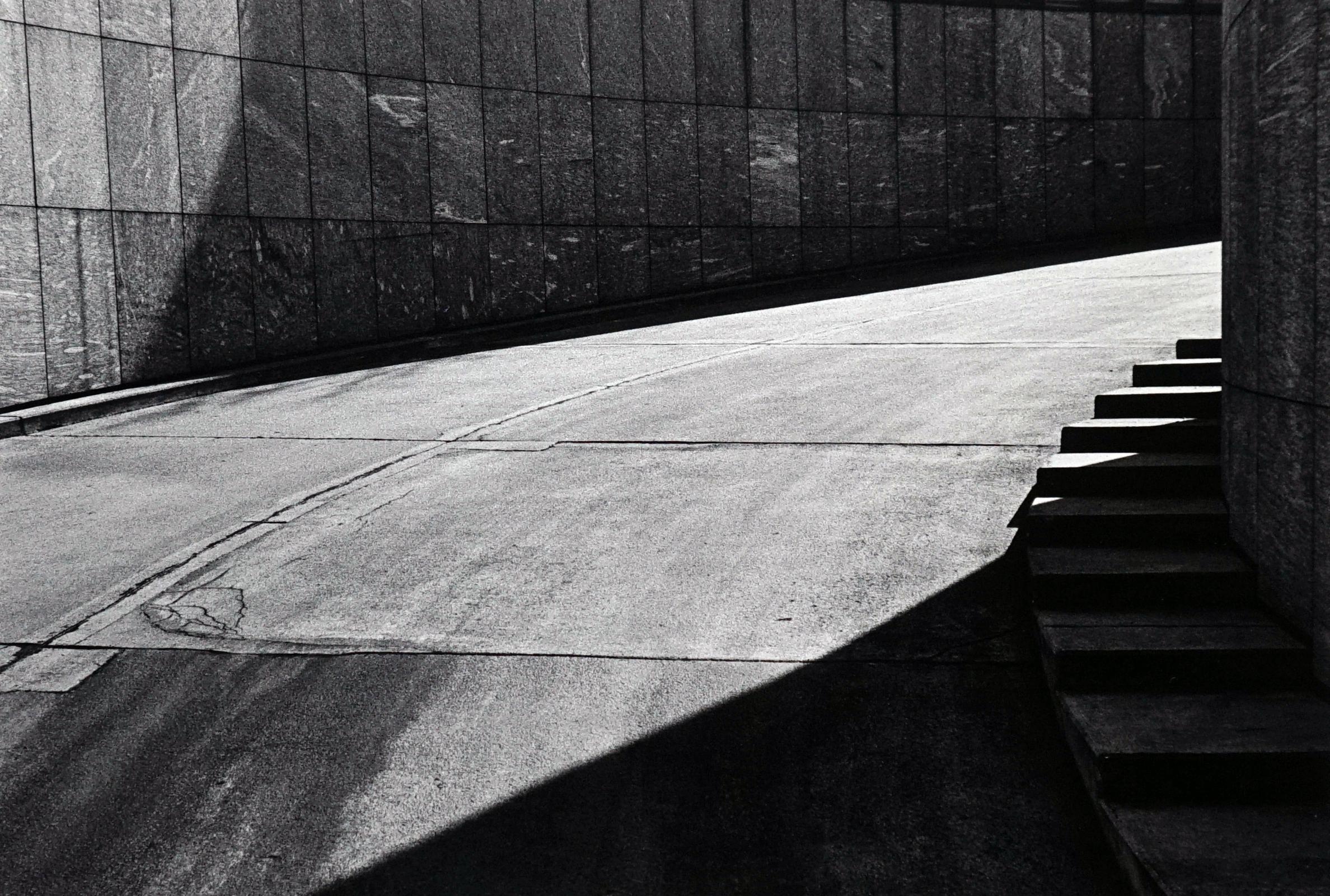 Abstract Photograph Jörg Krichbaum - Pas à pas - Off-White # 2 - 1979 - Photographie minimaliste en noir et blanc