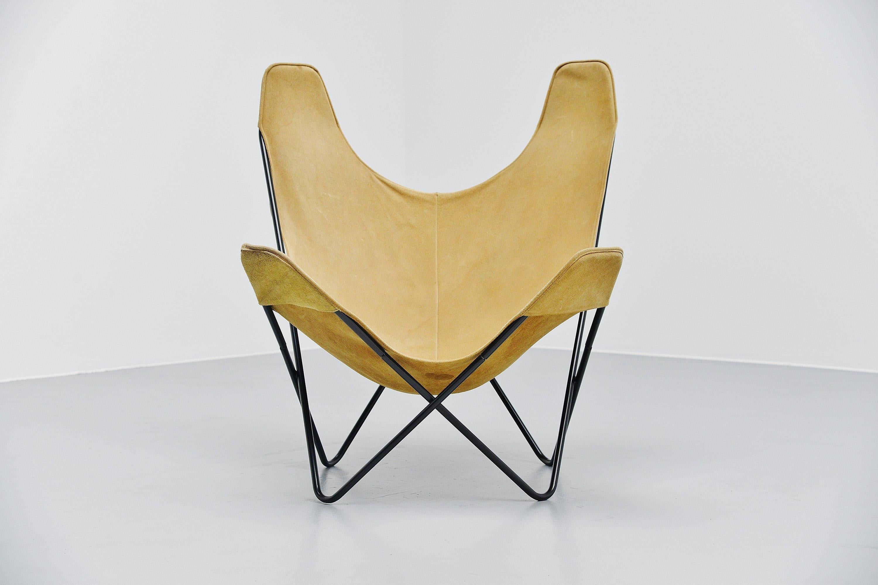 World-known iconic lounge butterfly chair designed by Jorge Hardoy-Ferrari for Knoll, USA, 1970. This lounge chair is probably one of the most copied chairs ever. Since the chair was designed in the 1950s without copyright, every company could make