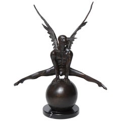 Figure sur une boule avec masque de carnaval en bronze signé Jorge Marin