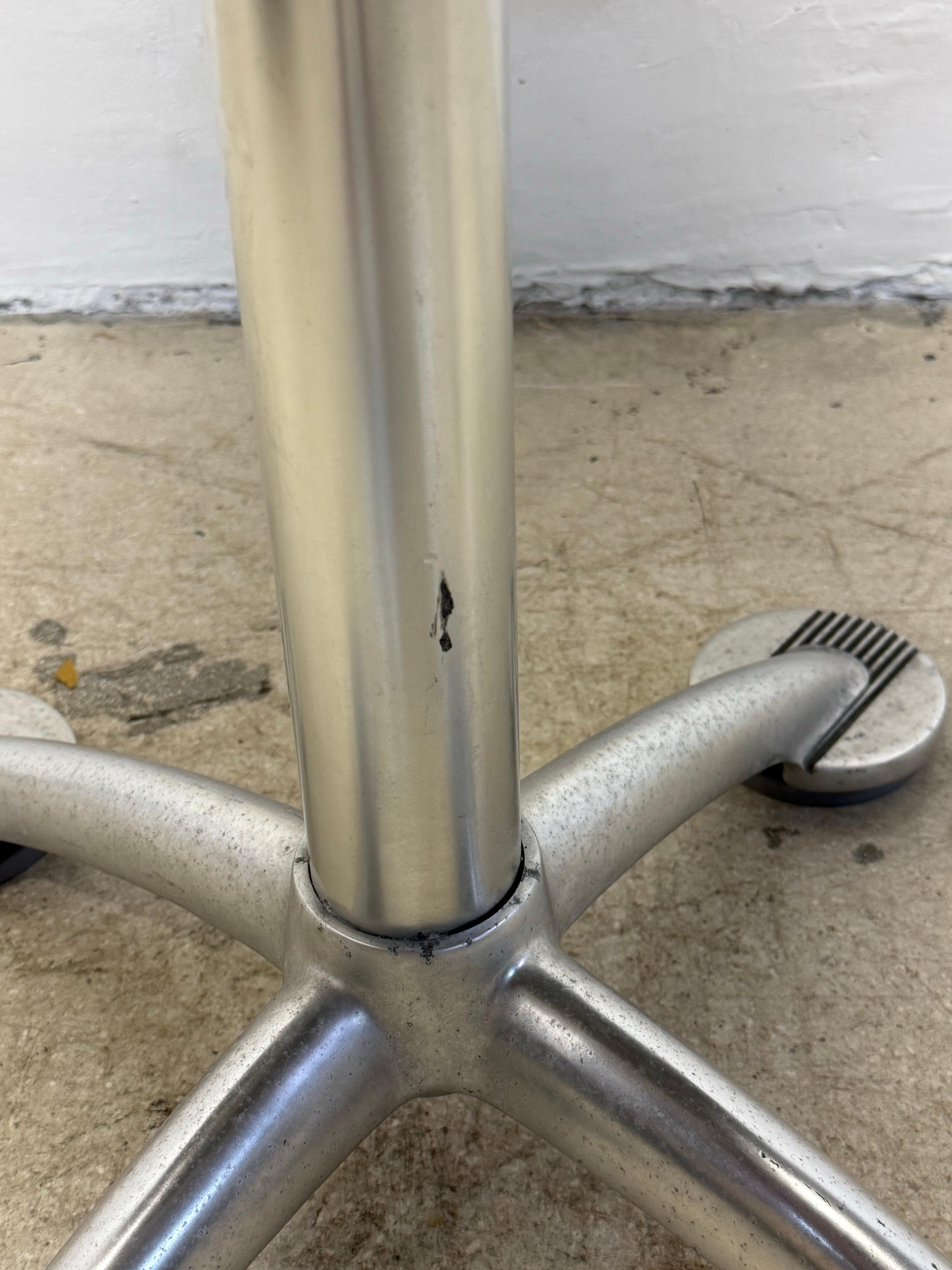 Table de bar Jorge Pensi Amat 3 en aluminium avec plateau en stratifié pour Knoll, années 2000 en vente 5