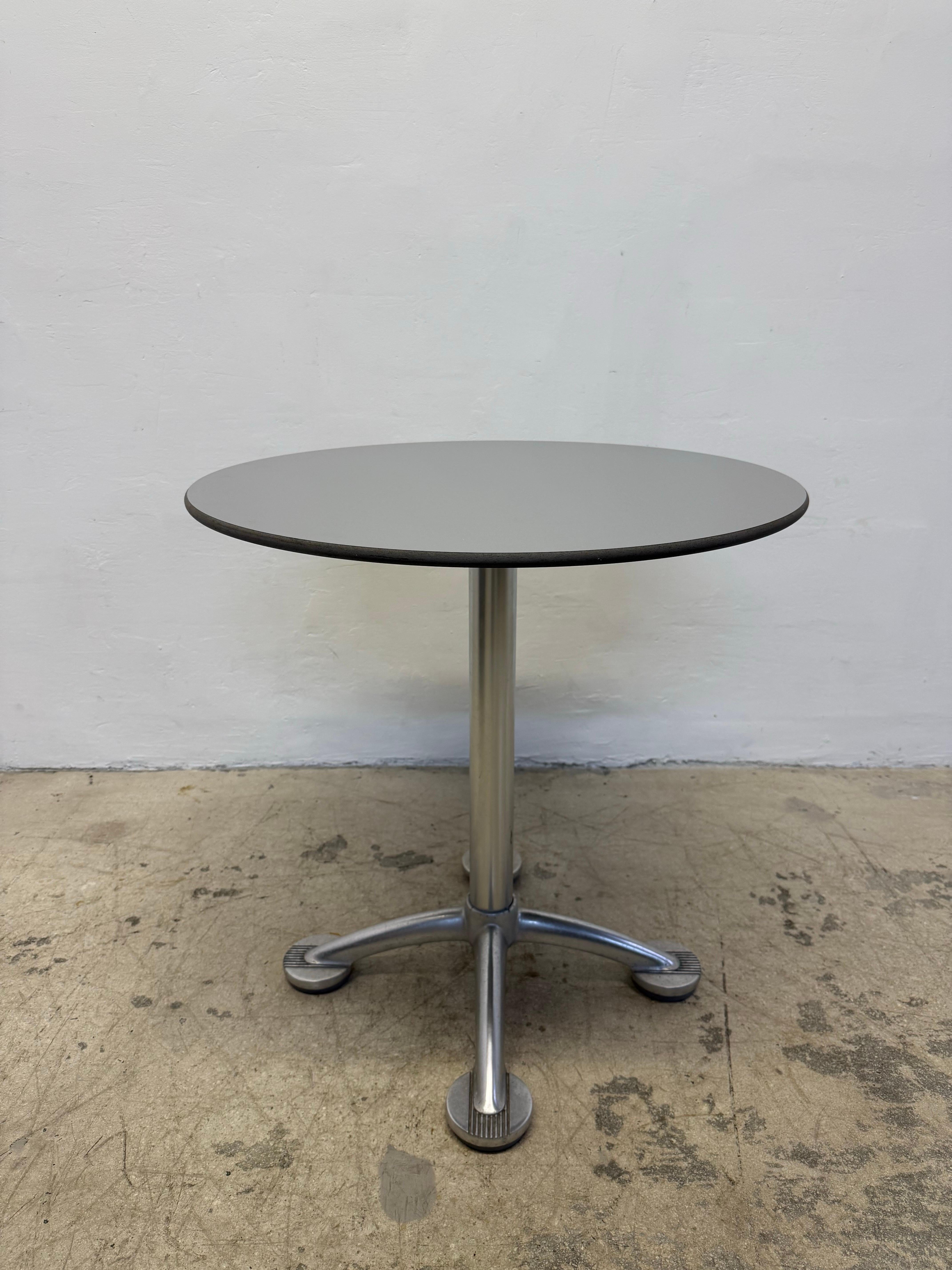 Table de bar Jorge Pensi Amat 3 en aluminium avec plateau en stratifié pour Knoll, années 2000 en vente 1