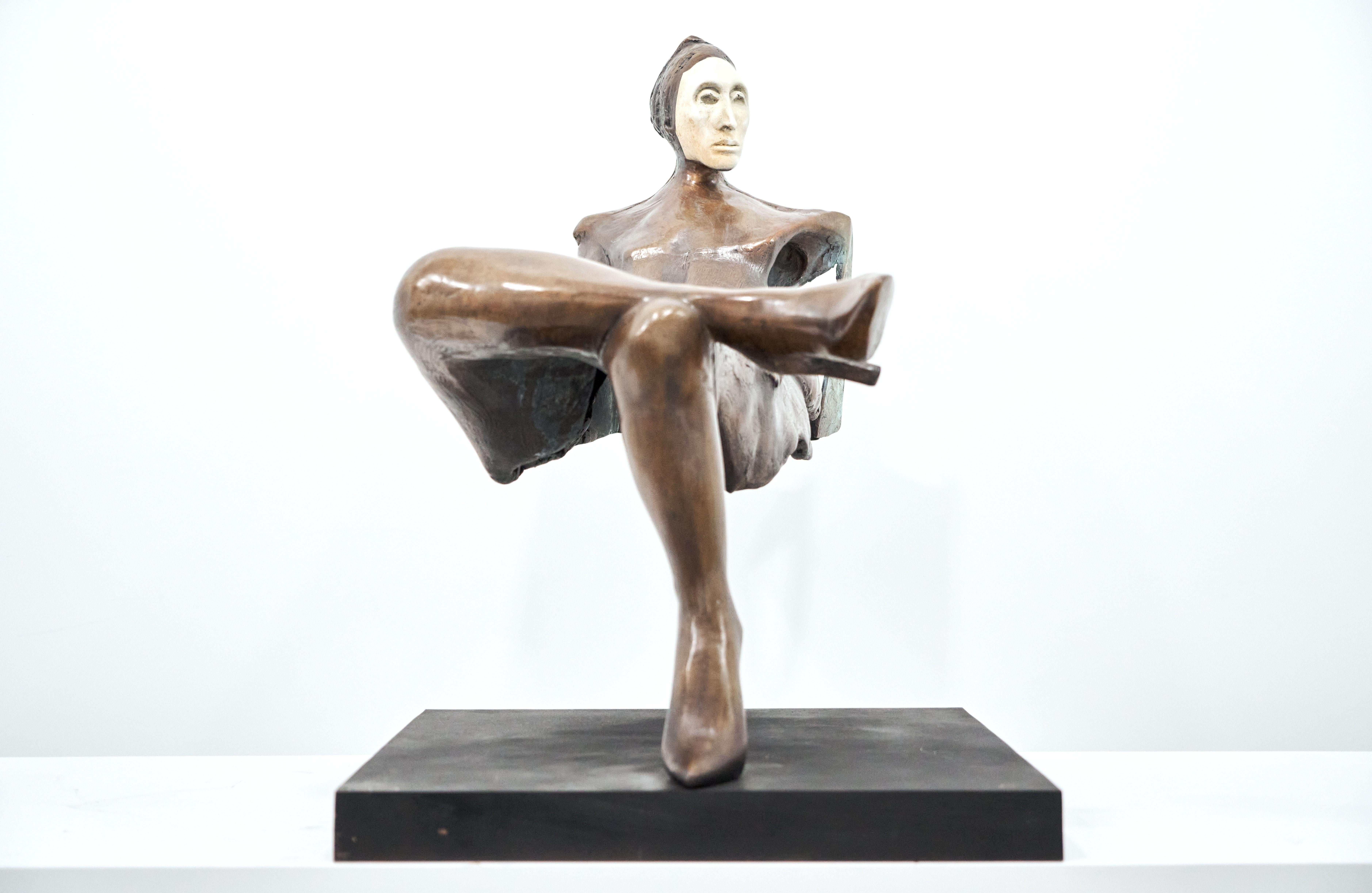 Jorge Segui, magische Frau, Bronze, 2019, 1/3 AP – Sculpture von Jorge Seguí 