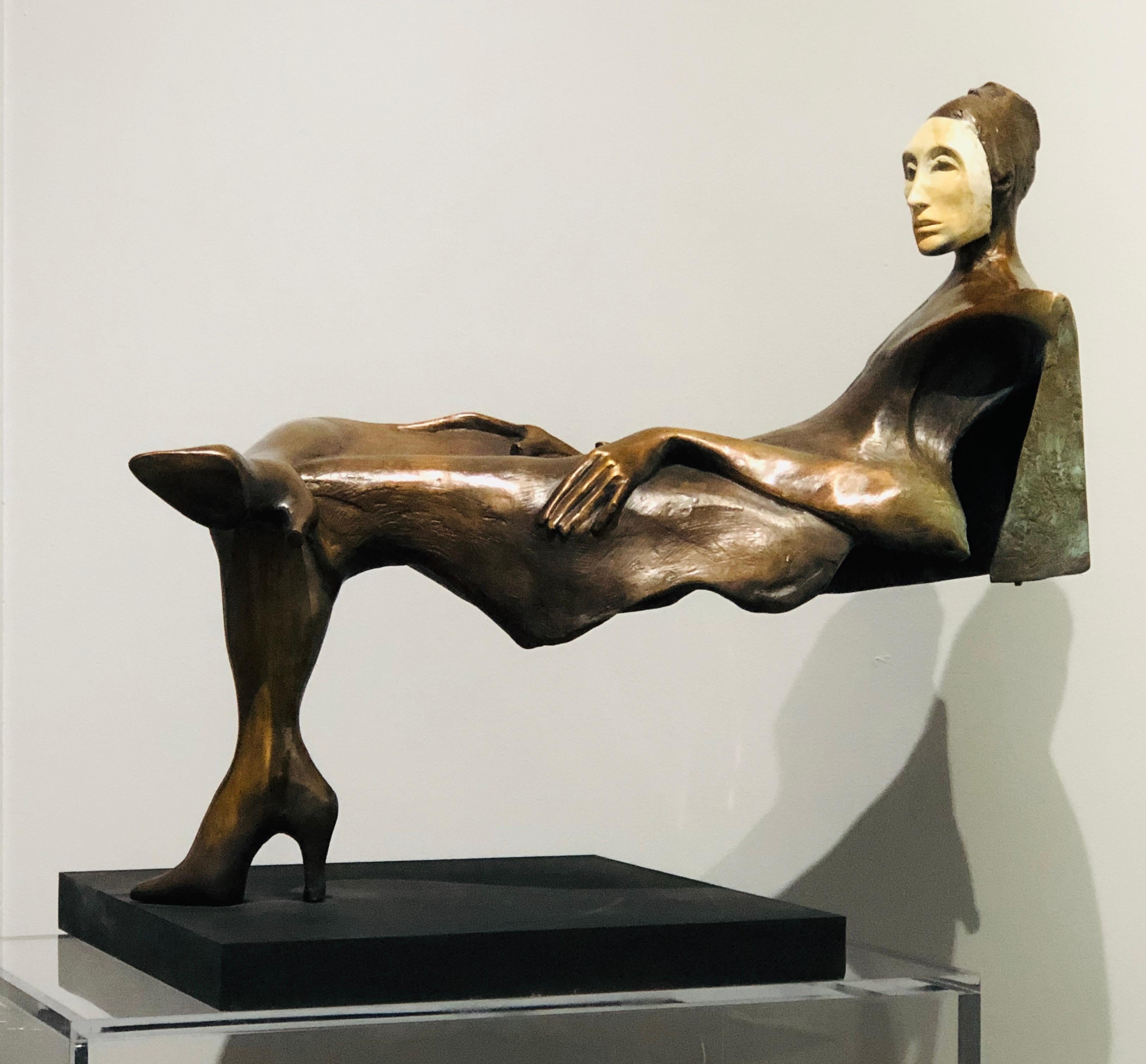  Jorge Segui, magische Frau, Bronze, 2019, 1/3 AP (Gold), Figurative Sculpture, von Jorge Seguí 