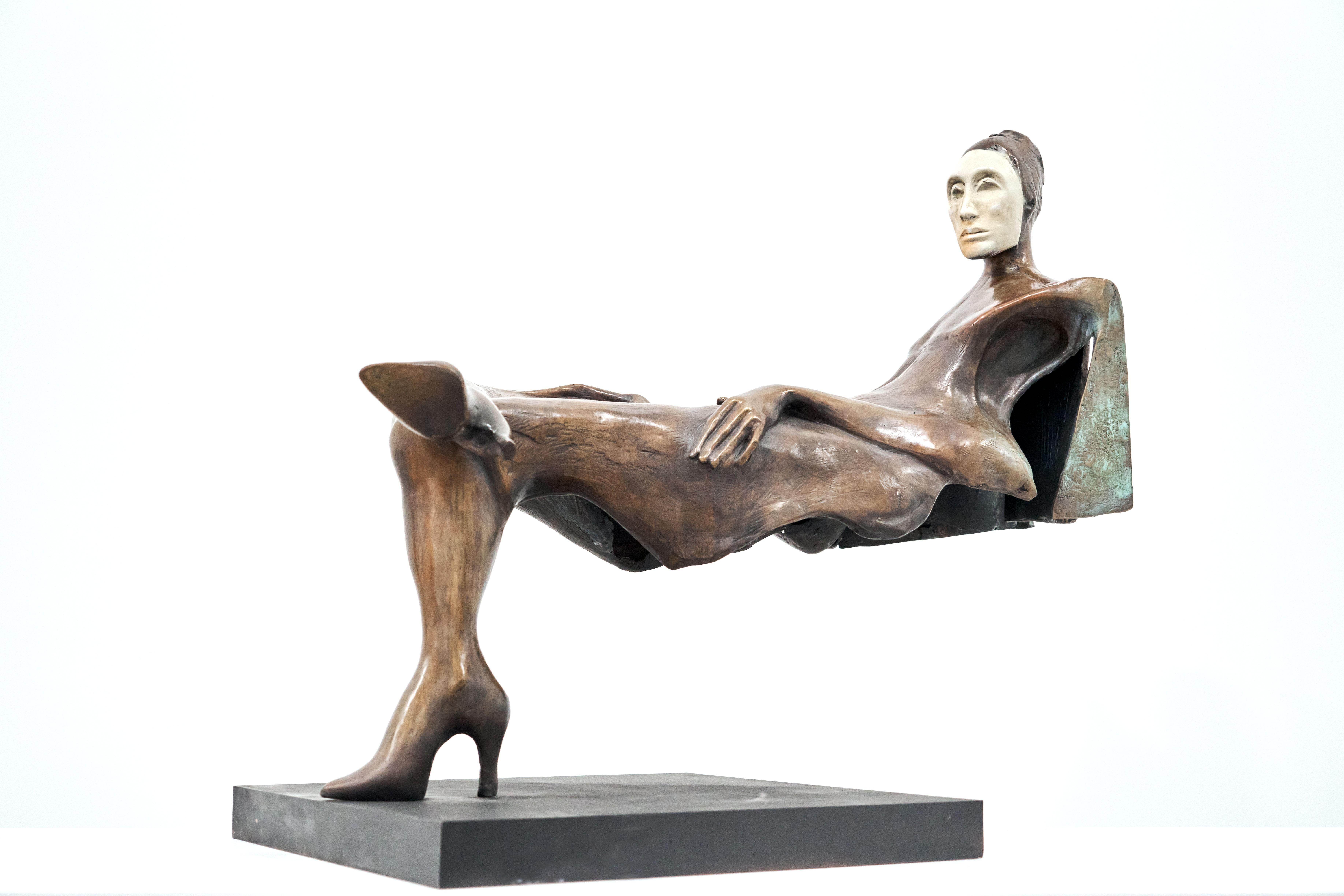 Jorge Seguí  Figurative Sculpture –  Jorge Segui, magische Frau, Bronze, 2019, 1/3 AP