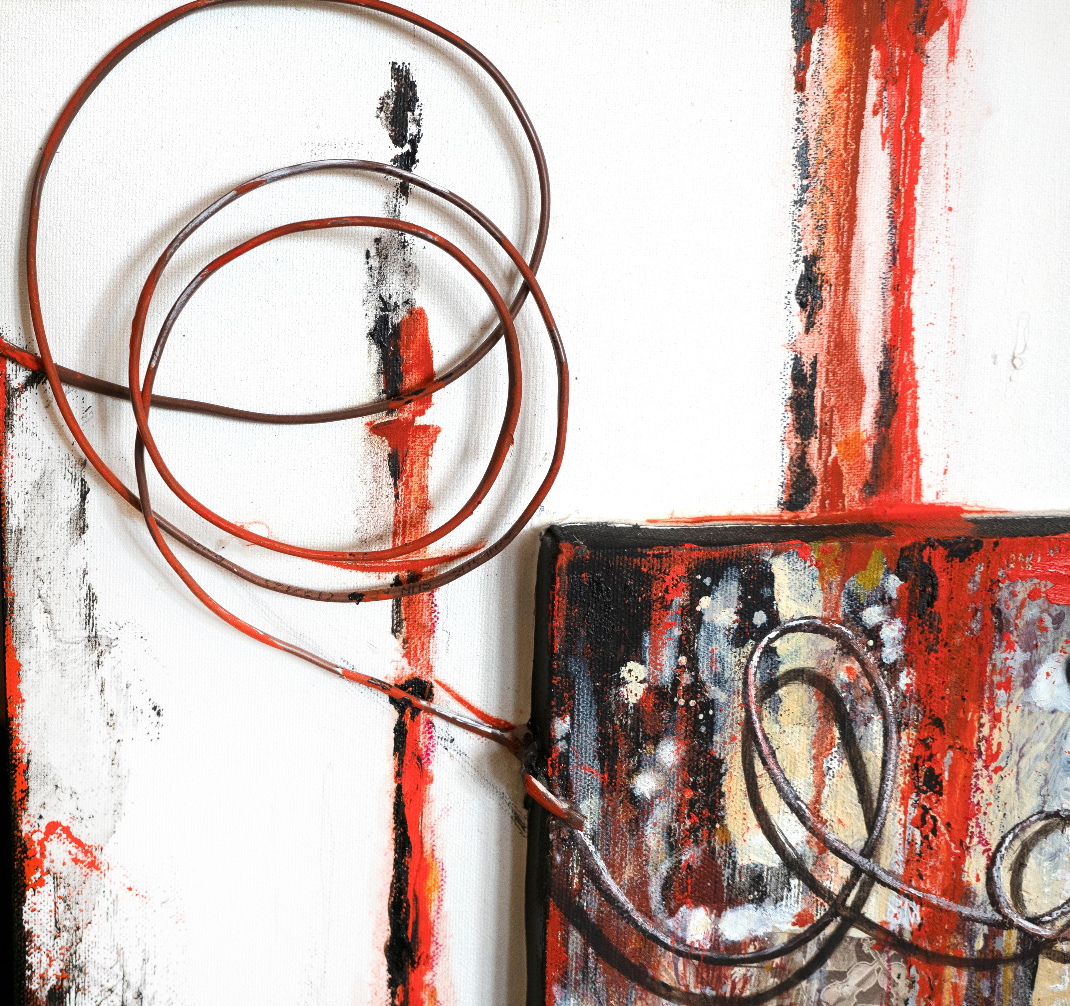 Il pluripremiato artista Jorge Yances riflette la tradizione letteraria latina del realismo magico con la sua capacità di fondere fantasia e realtà nelle sue opere d'arte.

Yances è nato a Cartagena de Indias, in Colombia, e ha studiato negli Stati
