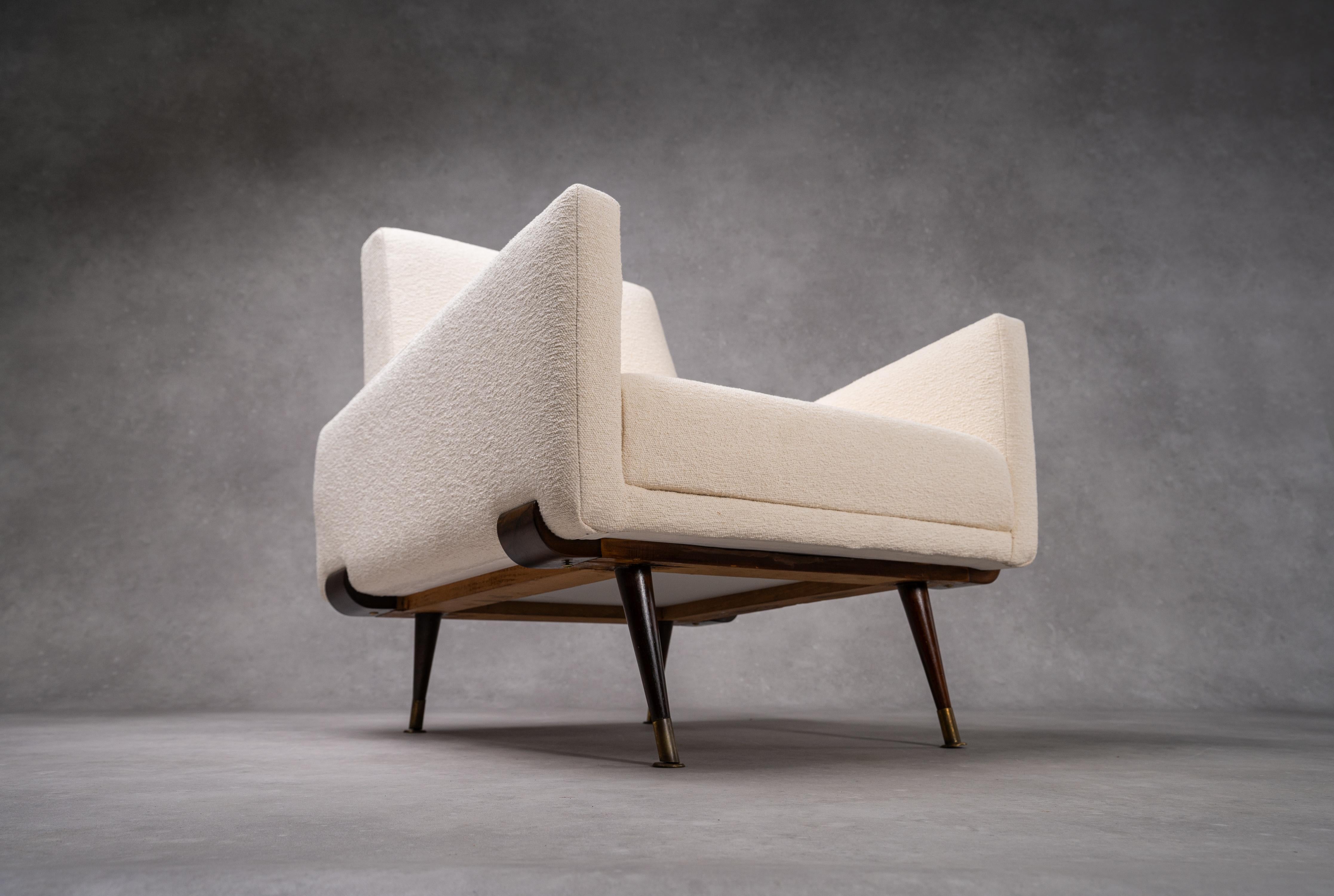 Jorge Zalszupin '801' Sedia da salotto in lana Bouclé In condizioni ottime in vendita a Amsterdam, NL