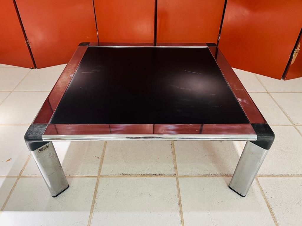 Incredible and original Jorge Zalszupin center table in chrome metal and leather circa 1960