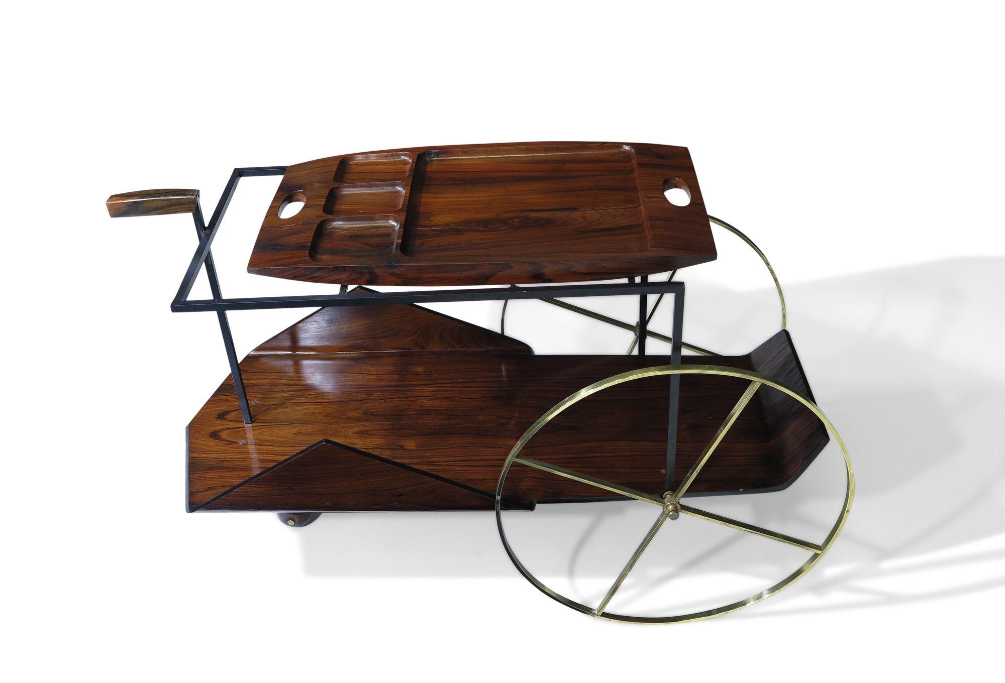 Jorge Zalszupin Carrinho de Chá bar cart crafted of Jacaranda Rosewood with solid brass wheels and carved removable tray. 
 
Measurements 19.66''W x 44.25