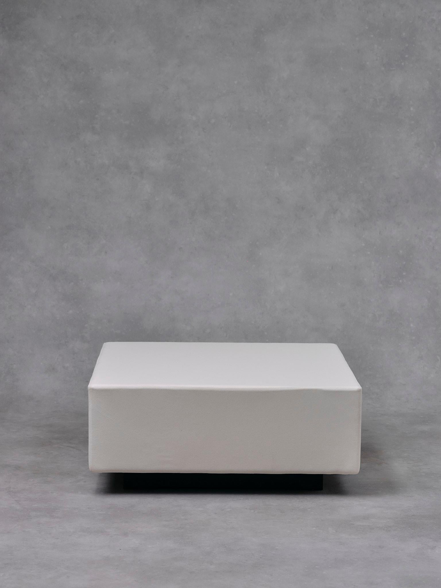 Jorge Zalszupin, Mesa de centro 'Cubo', Tapicería de lana, Brasil, años 70 Moderno de mediados de siglo en venta