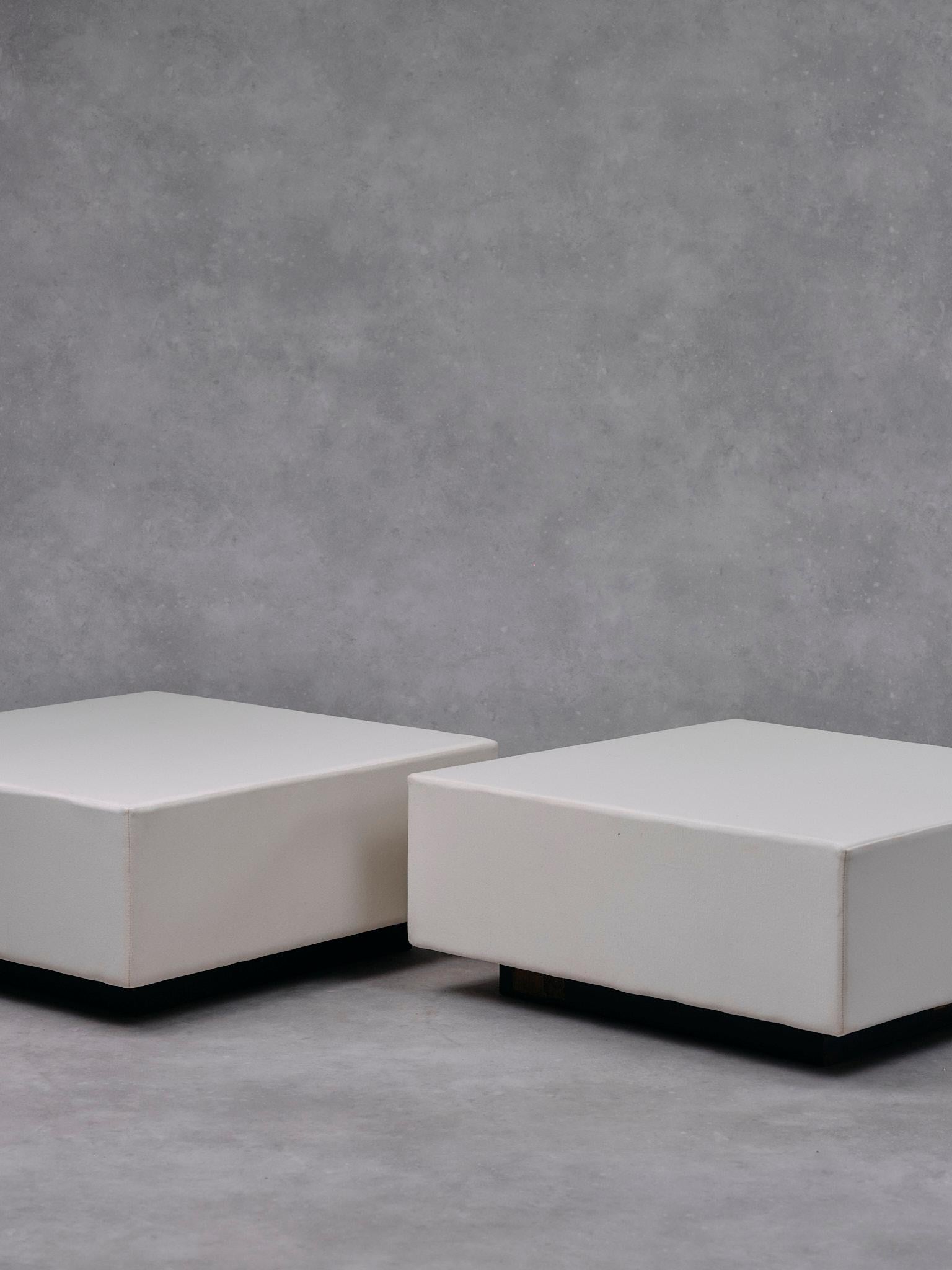 Jorge Zalszupin, Mesa de centro 'Cubo', Tapicería de lana, Brasil, años 70 Brasileño en venta