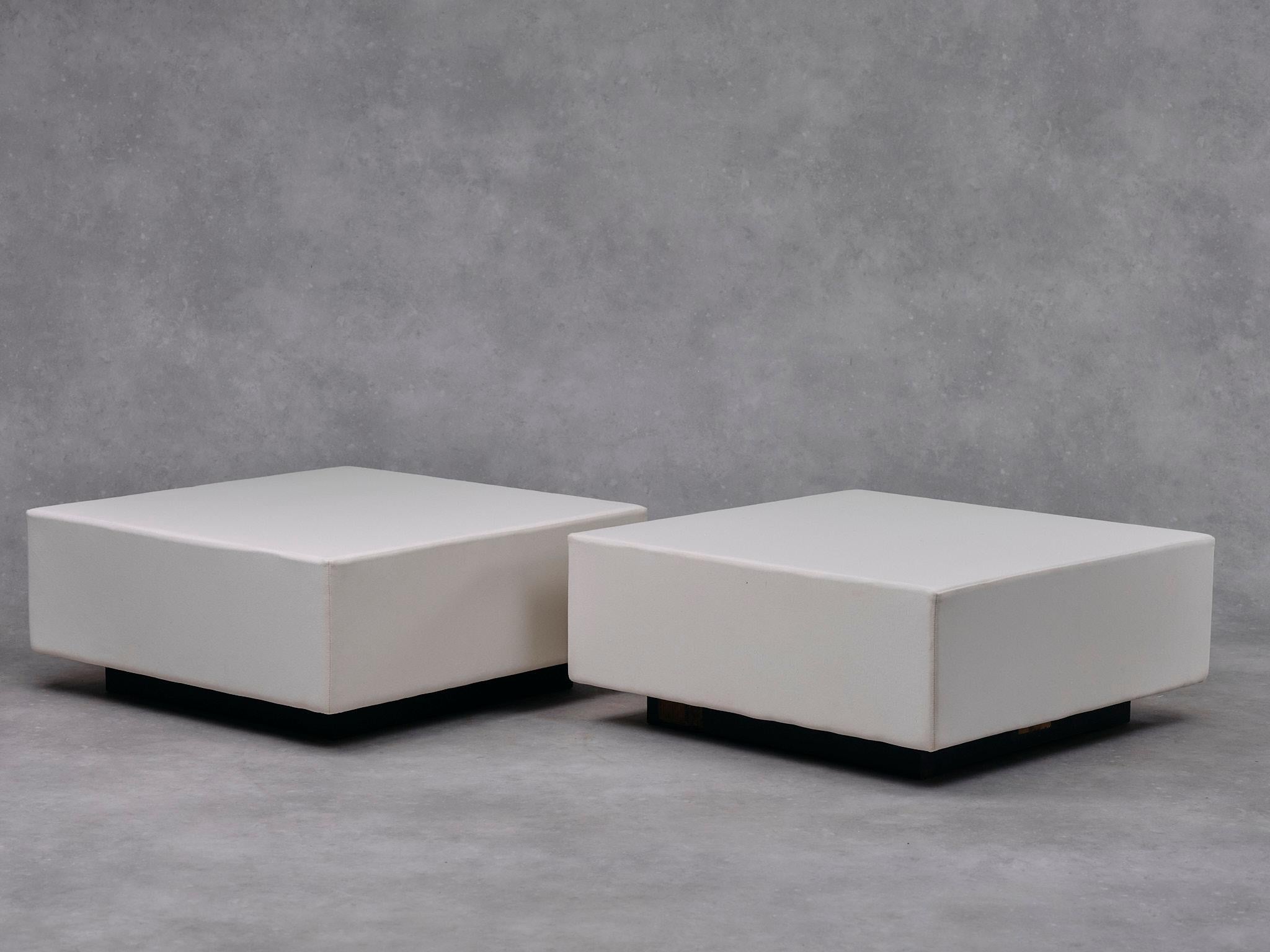 Jorge Zalszupin, Mesa de centro 'Cubo', Tapicería de lana, Brasil, años 70 en Bueno estado para la venta en Amsterdam, NL