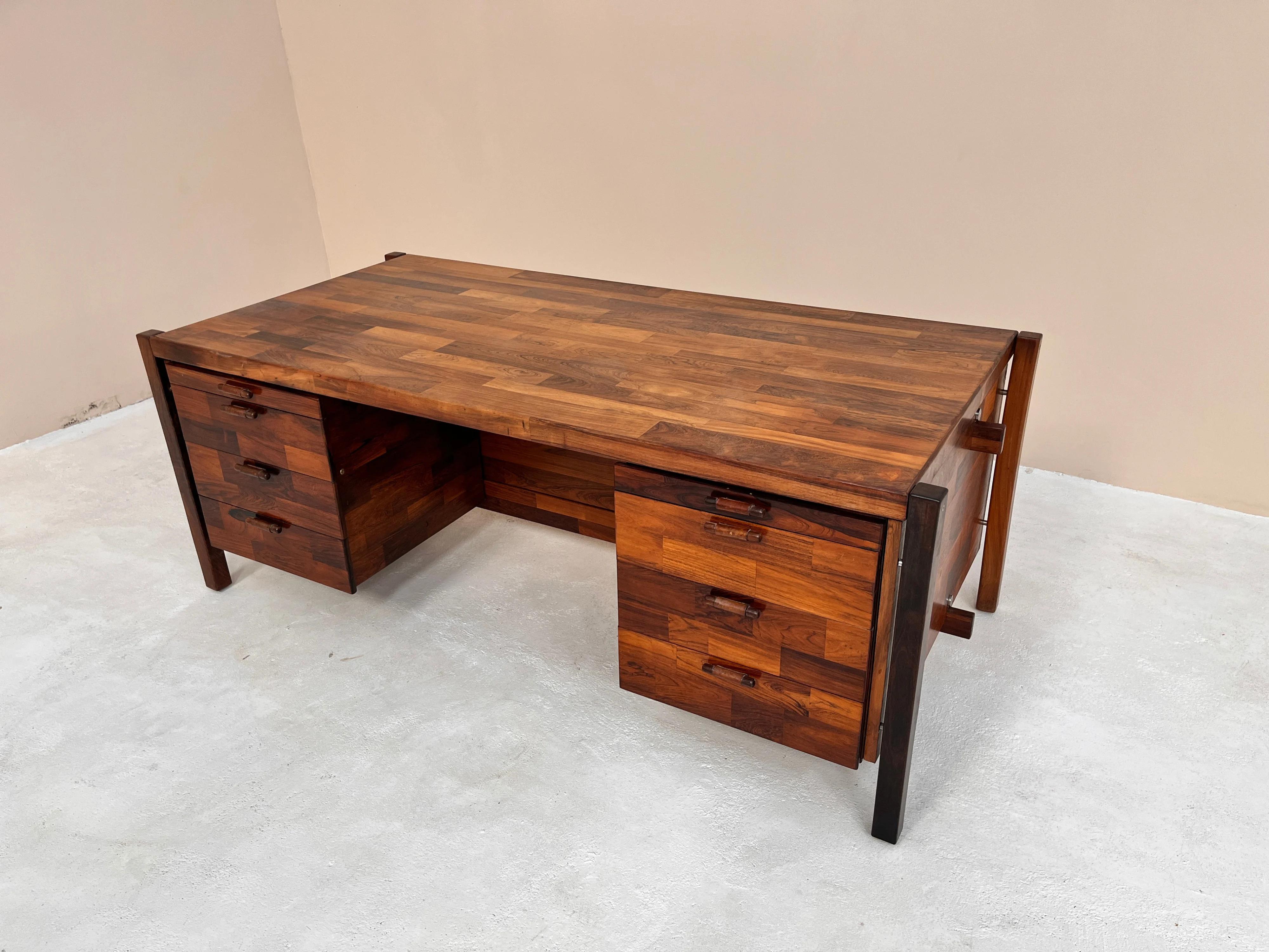 Mid-Century Modern Jorge Zalszupin, bureau à tiroirs complets, années 1960 en vente