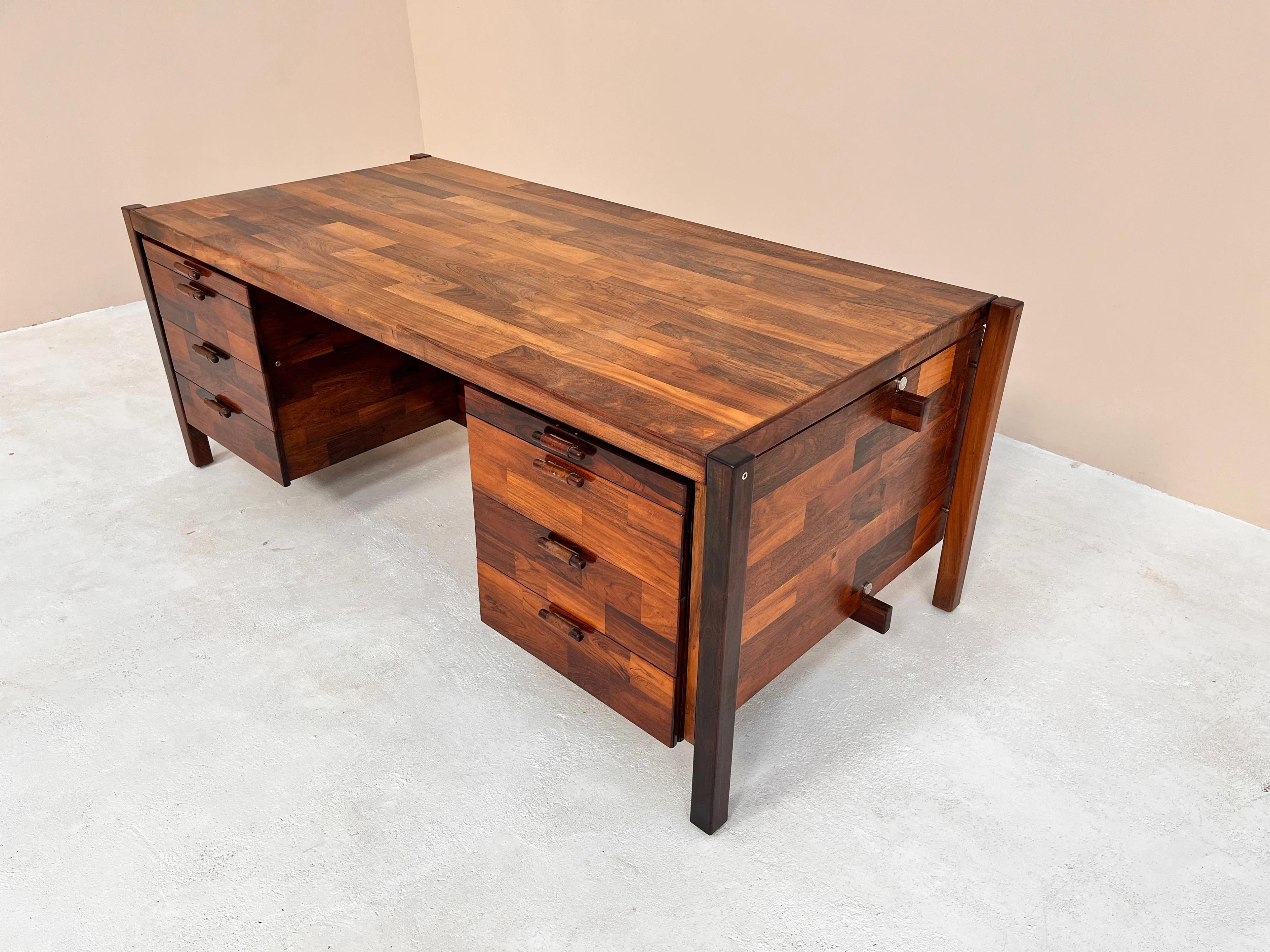 Jorge Zalszupin, bureau à tiroirs complets, années 1960 Bon état - En vente à Barra Funda, SP