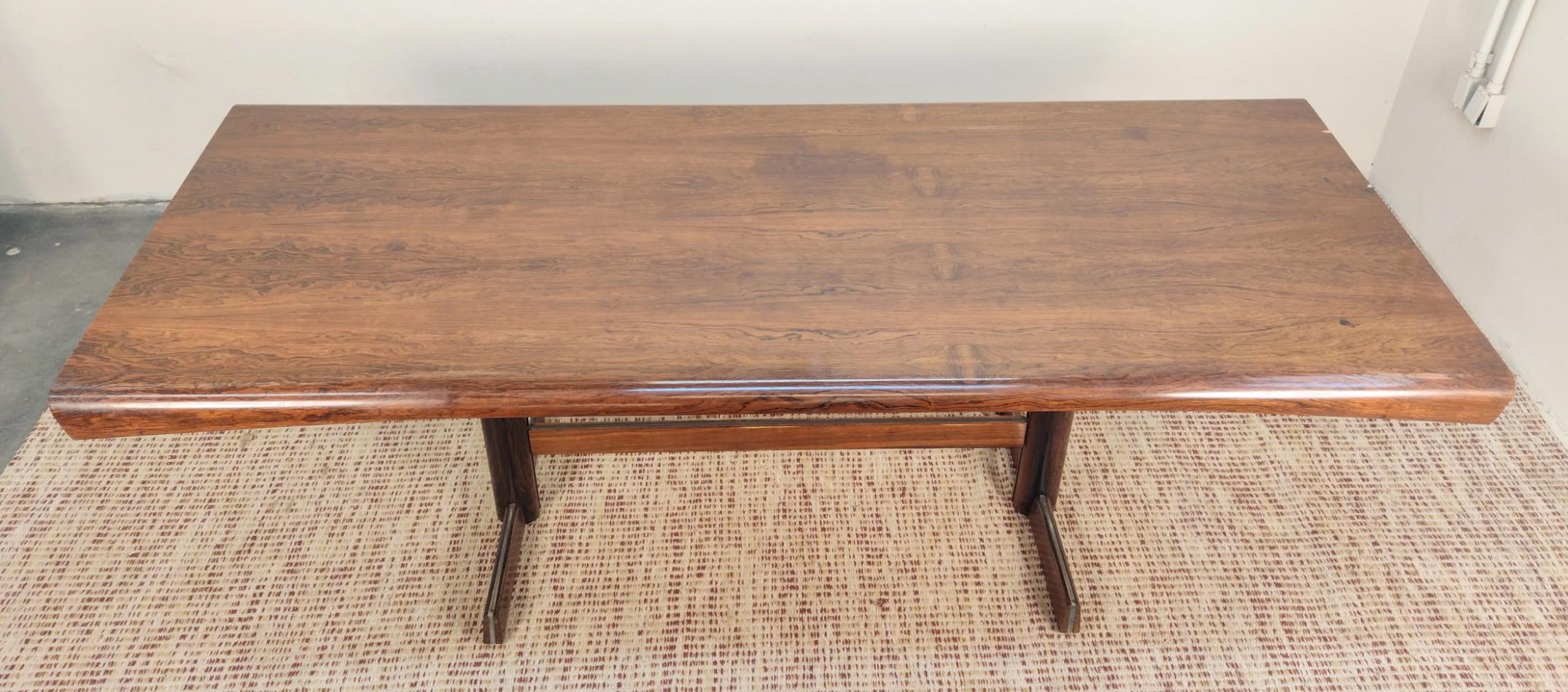 Mid-Century Modern Jorge Zalszupin Dining table For Sale
