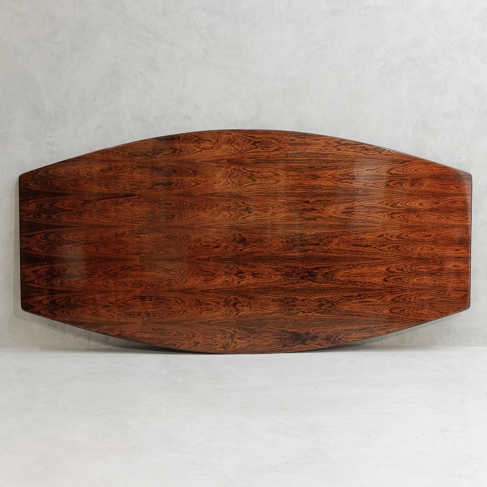 Brésilien Jorge Zalszupin - Table de salle à manger ou de travail Guanabara - bois de rose uni et non patchwork en vente