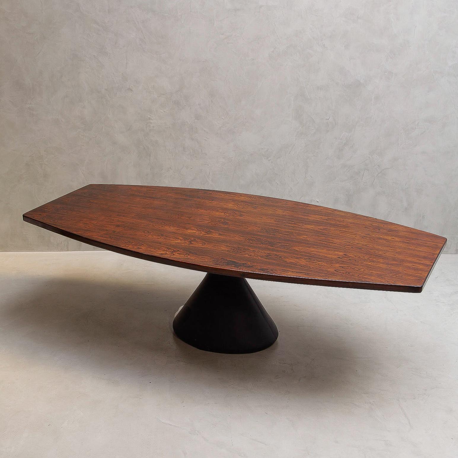 Milieu du XXe siècle Jorge Zalszupin - Table de salle à manger ou de travail Guanabara - bois de rose uni et non patchwork en vente