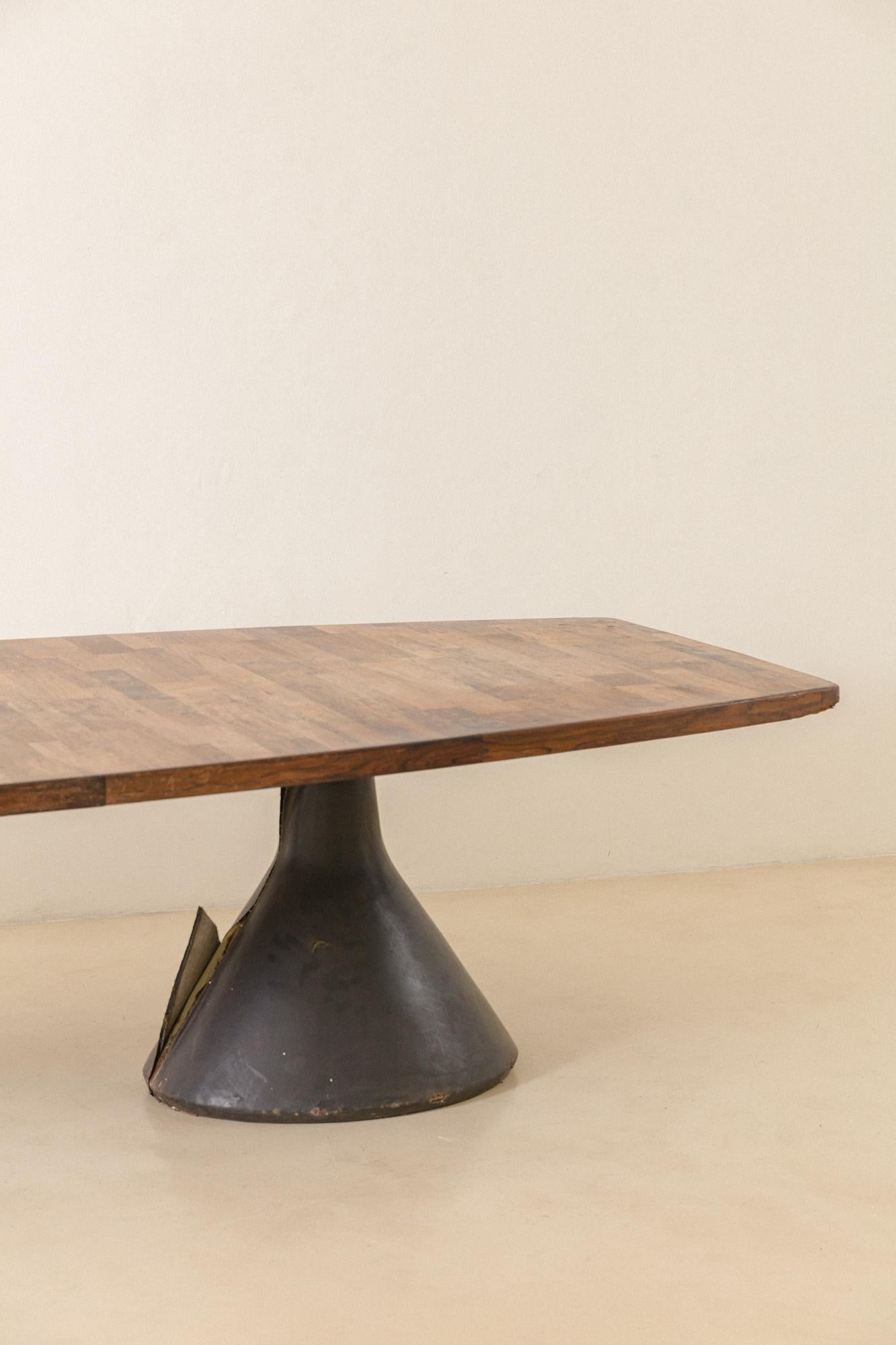 Jorge Zalszupin Guanabara Rosewood Vintage Dining Table, 1959, Brazilian Design In Fair Condition For Sale In New York, NY