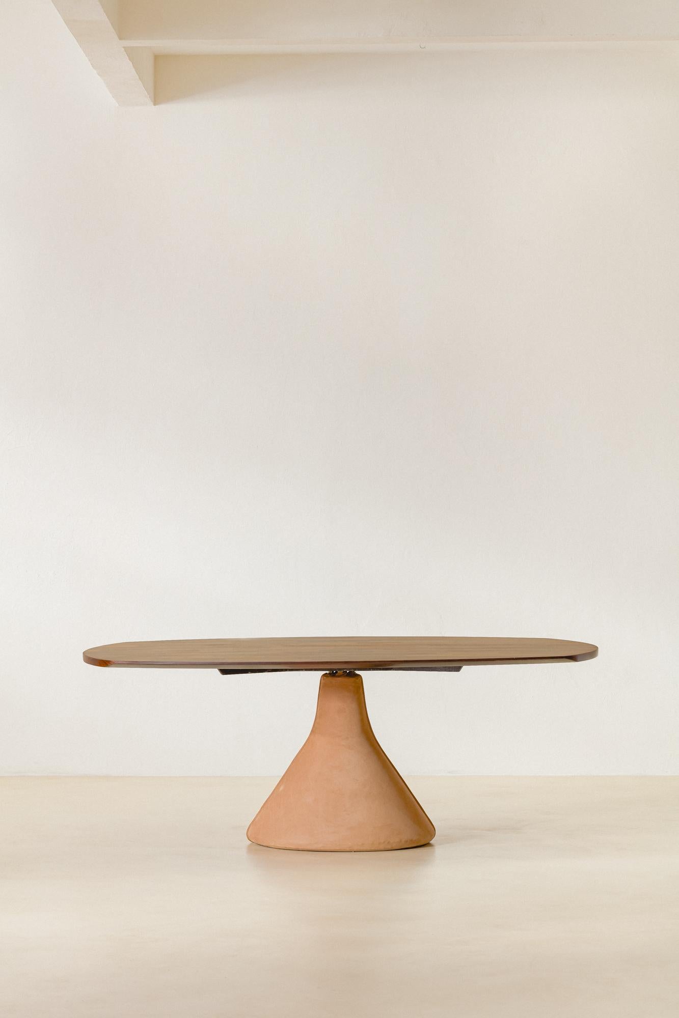 The iconic Guanabara is a table designed by Jorge Zalszupin (1922-2020) in 1959 and produced by his company, L'atelier. A rosewood patchwork top rests over one concrete base finished with soft nubuck leather.

This patchwork solution is present in