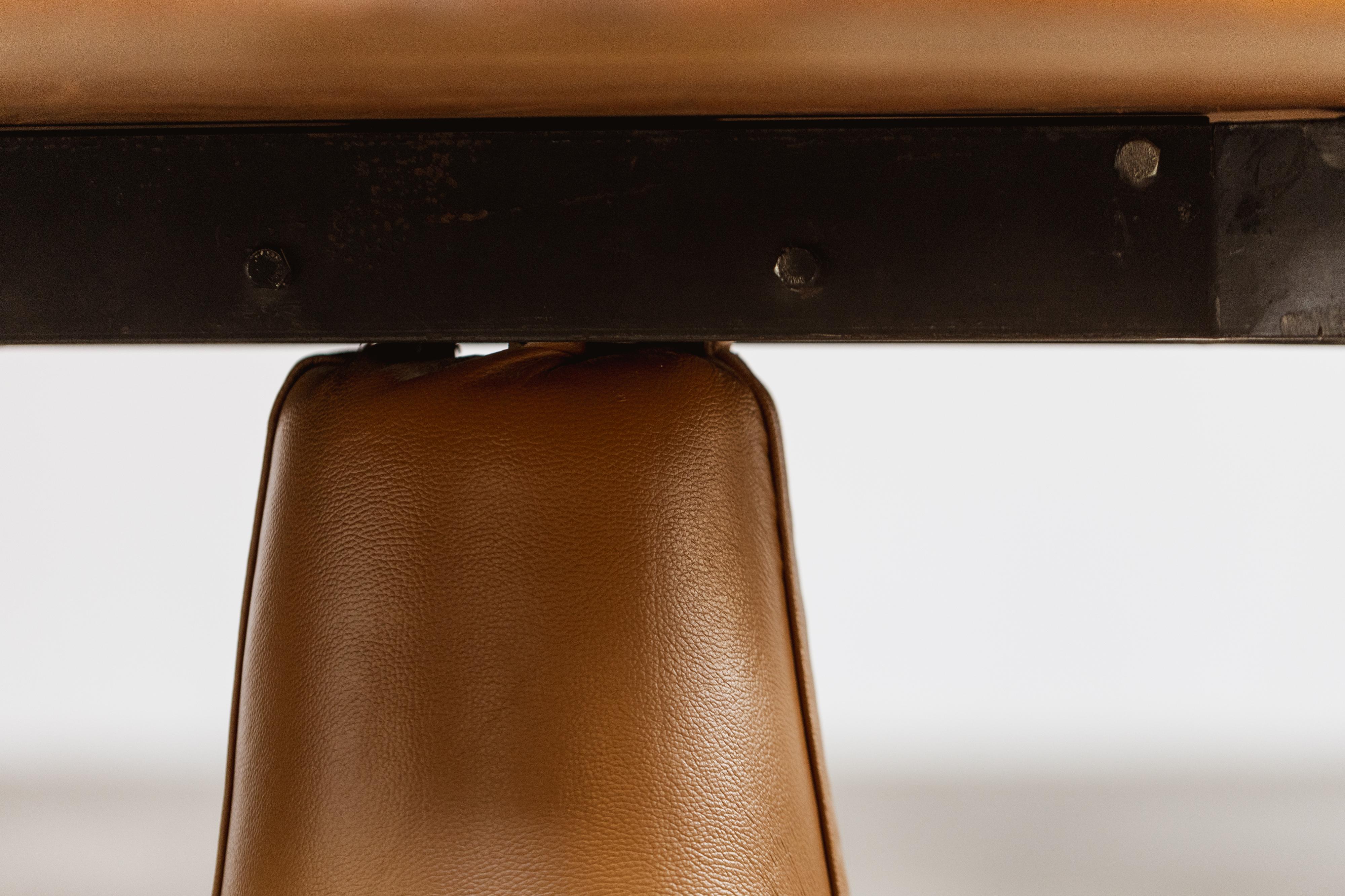 Cuir Table de salle à manger Guaruja de Jorge Zalszupin pour L'Atelier, 1959 en vente