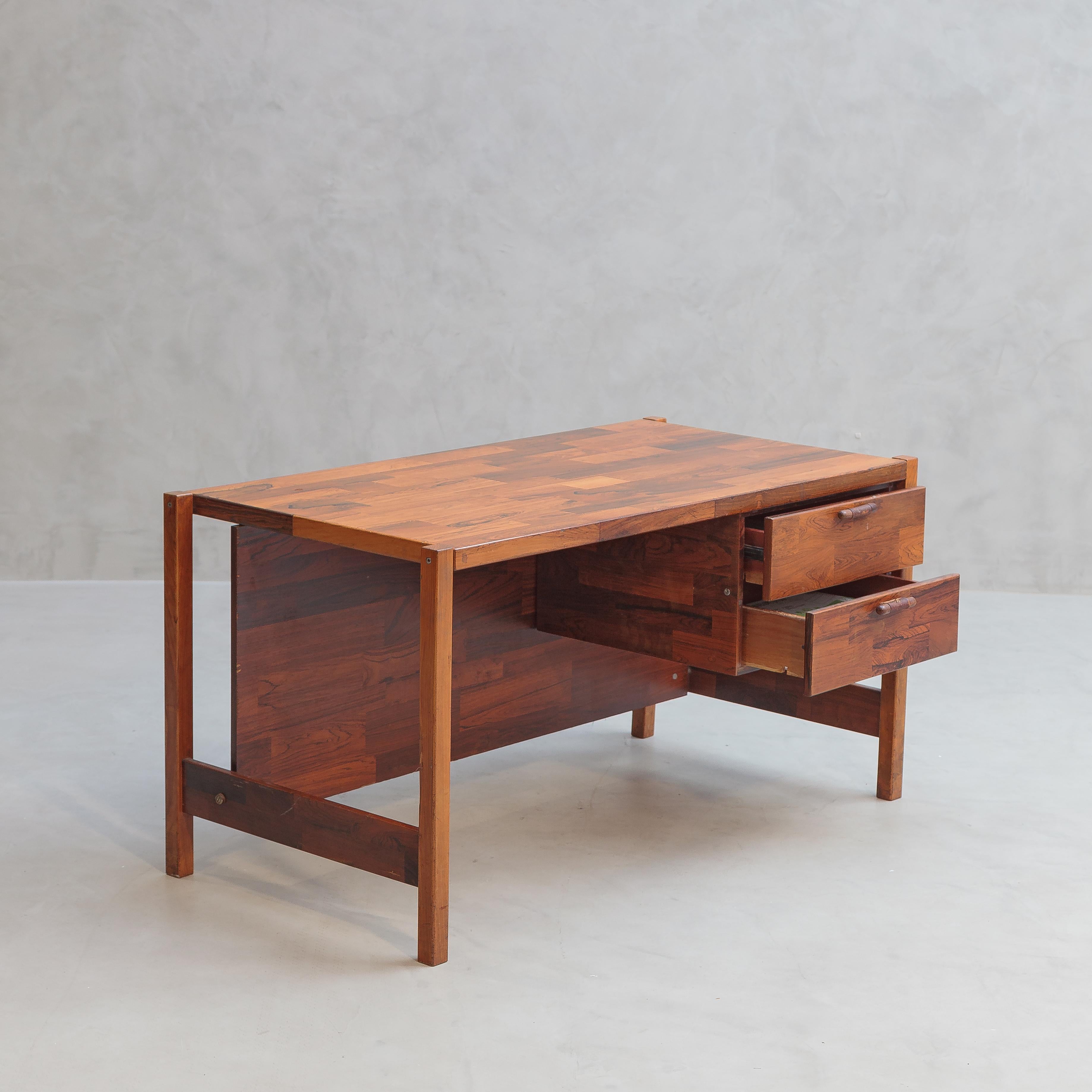 Mid-Century moderno Jorge Zalszupin - L'Atelier - Scrivania per ufficio 2 cassetti e patchwork in palissandro in vendita