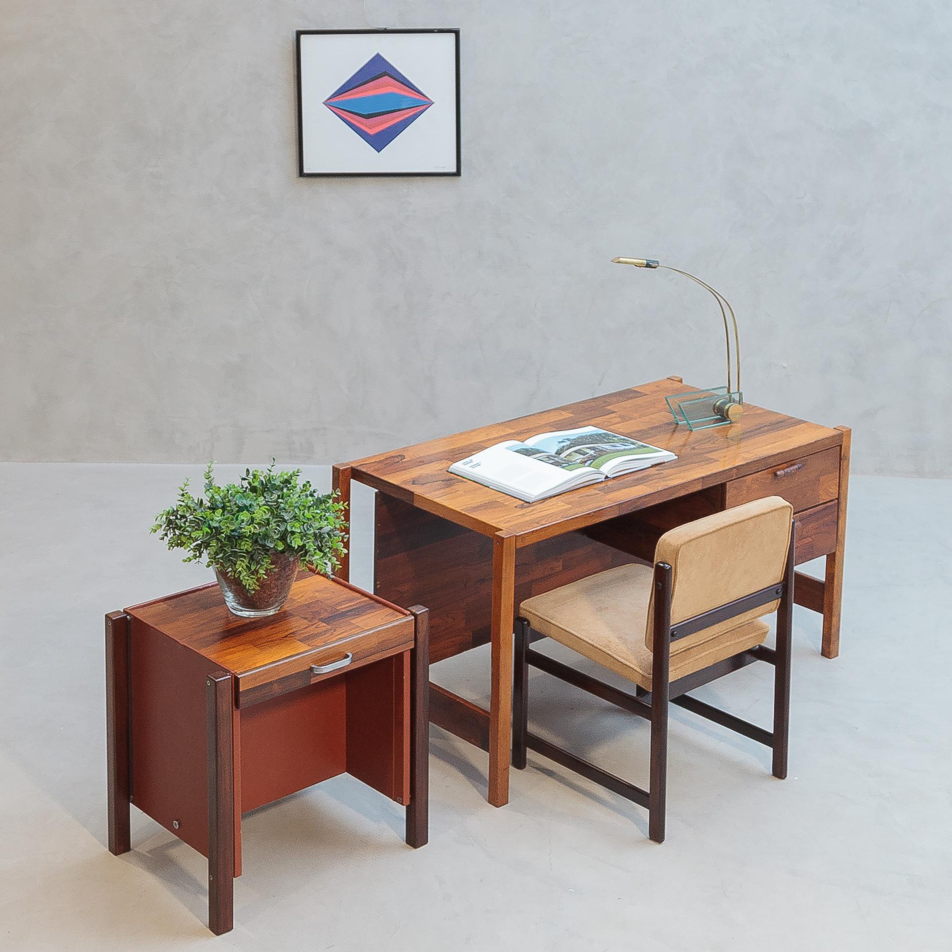 XX secolo Jorge Zalszupin - L'Atelier - Scrivania per ufficio 2 cassetti e patchwork in palissandro in vendita