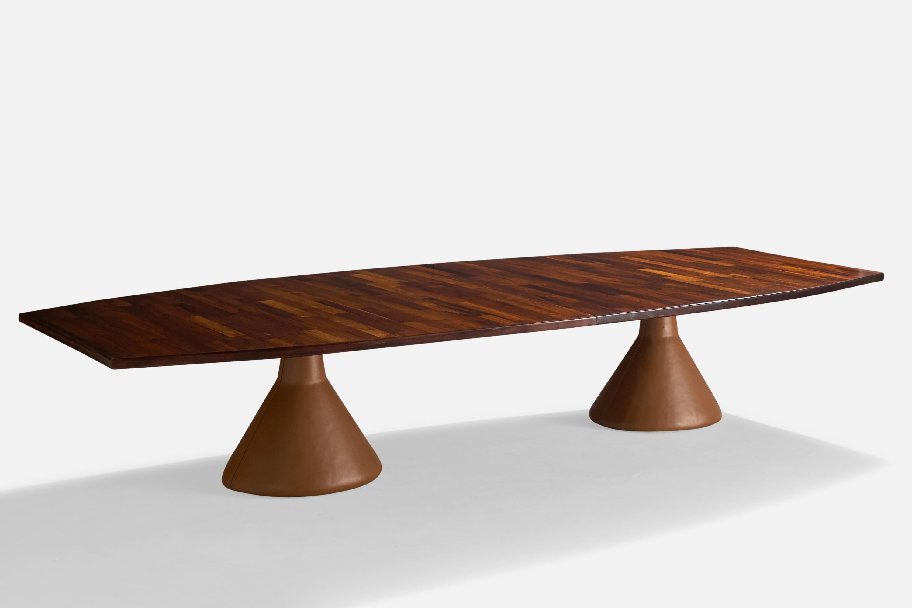 Grande table de salle à manger ou de conférence en Imbuia et cuir sur béton 
