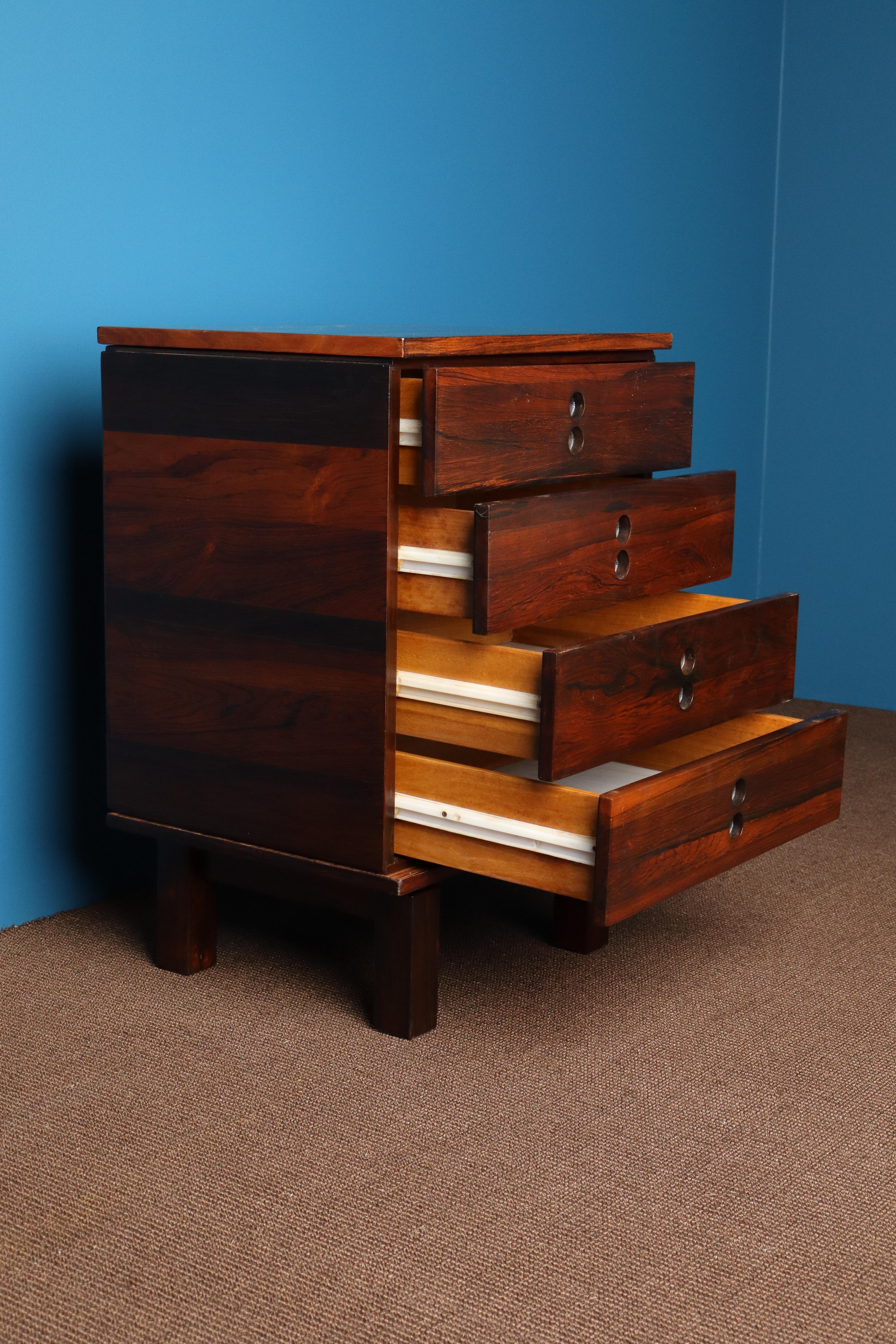 Brazilian Jorge Zalszupin- L'atelier- 1960- Rare Componivel chest of drawers. For Sale
