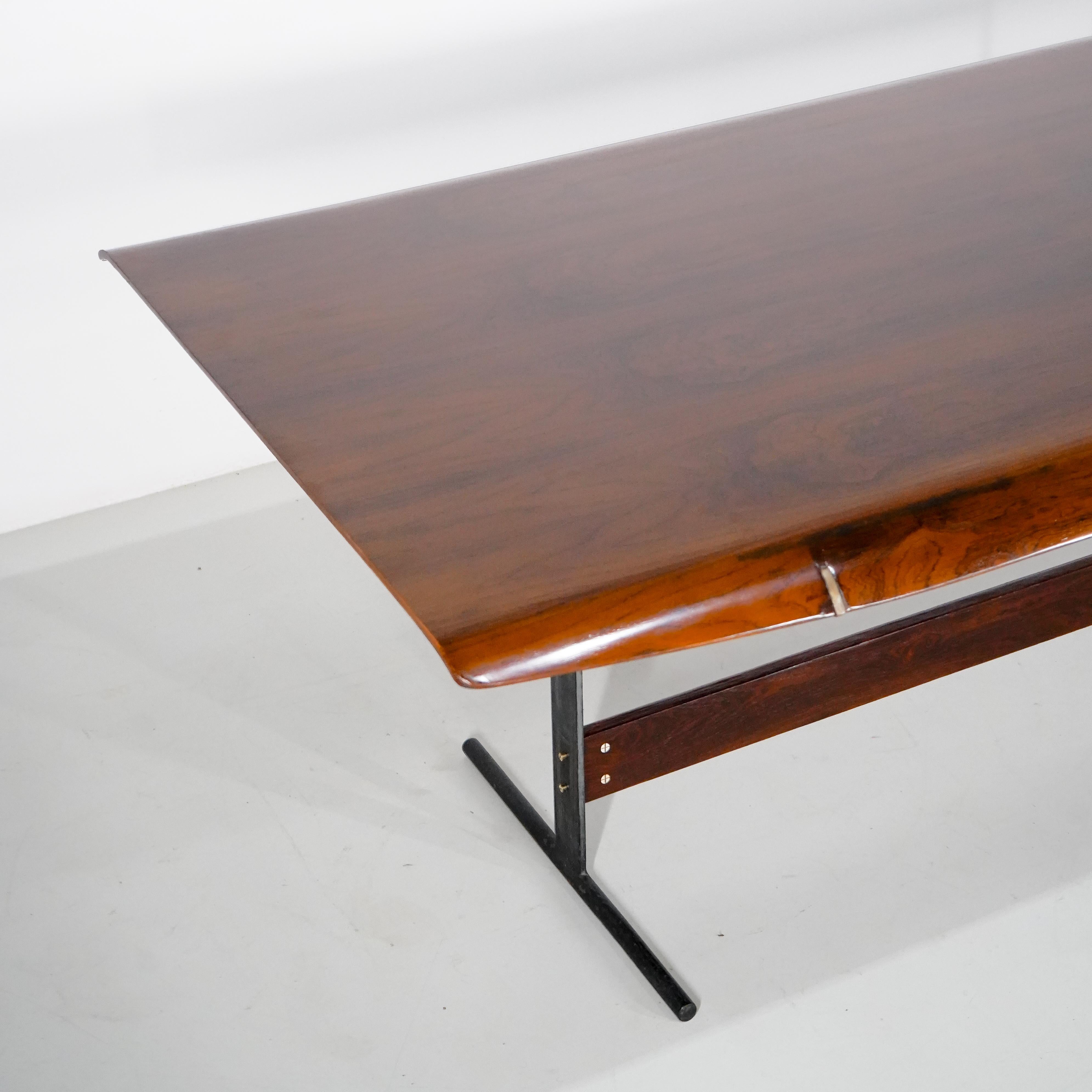 Jorge Zalszupin L'Atelier - Table de salle à manger 511 en bois de fer et métal, Brésil 1959 en vente 3