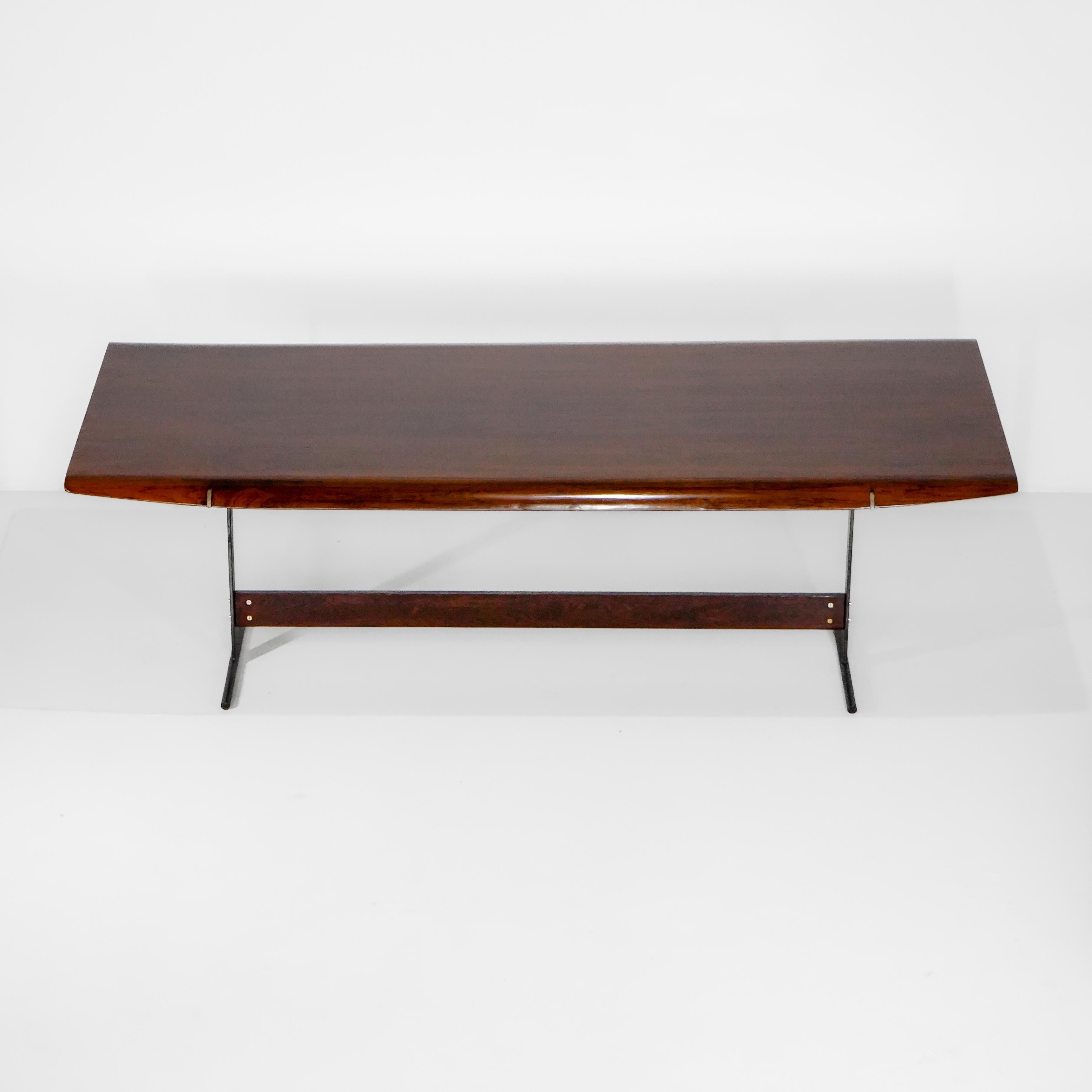 Brésilien Jorge Zalszupin L'Atelier - Table de salle à manger 511 en bois de fer et métal, Brésil 1959 en vente