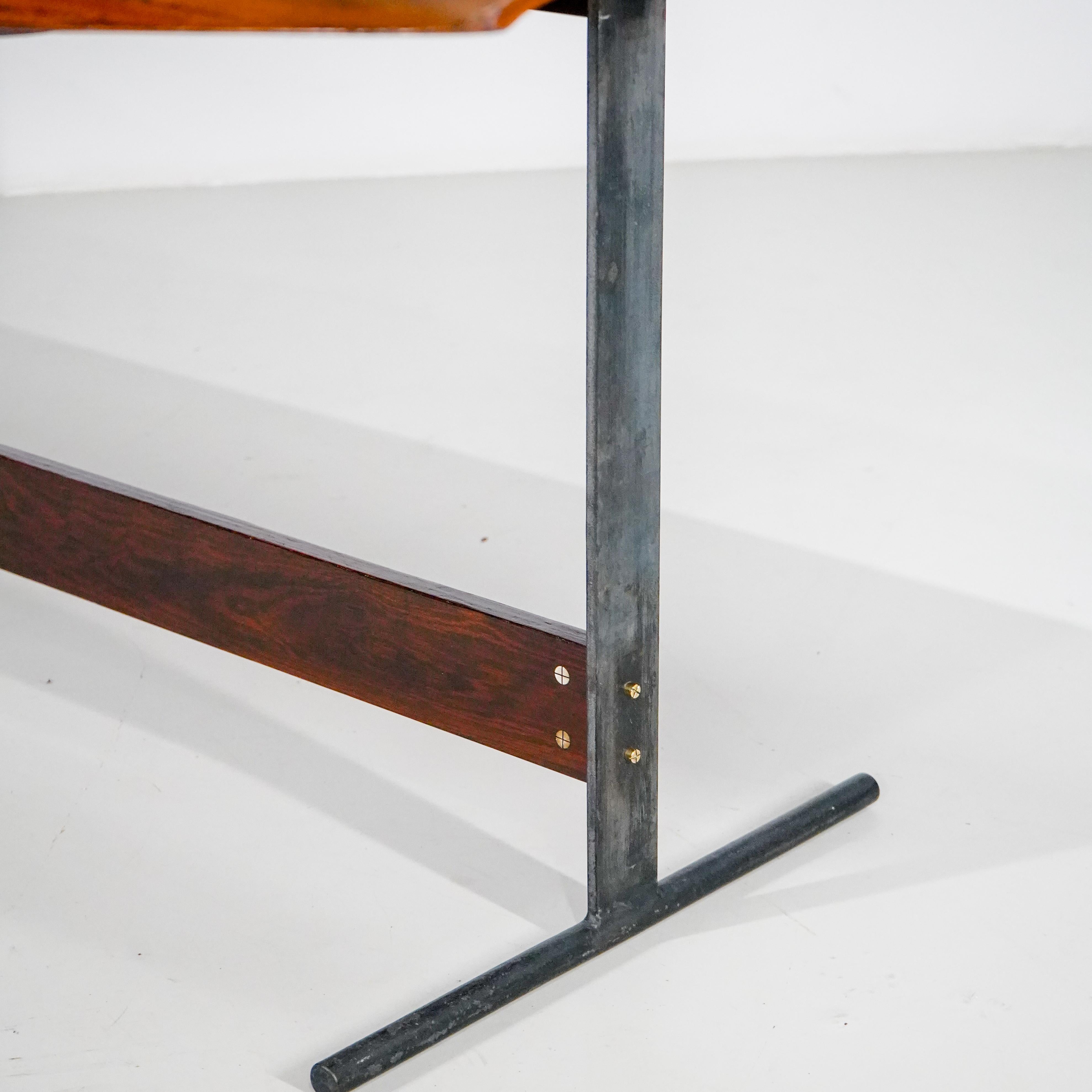 Jorge Zalszupin L'Atelier - Table de salle à manger 511 en bois de fer et métal, Brésil 1959 en vente 2