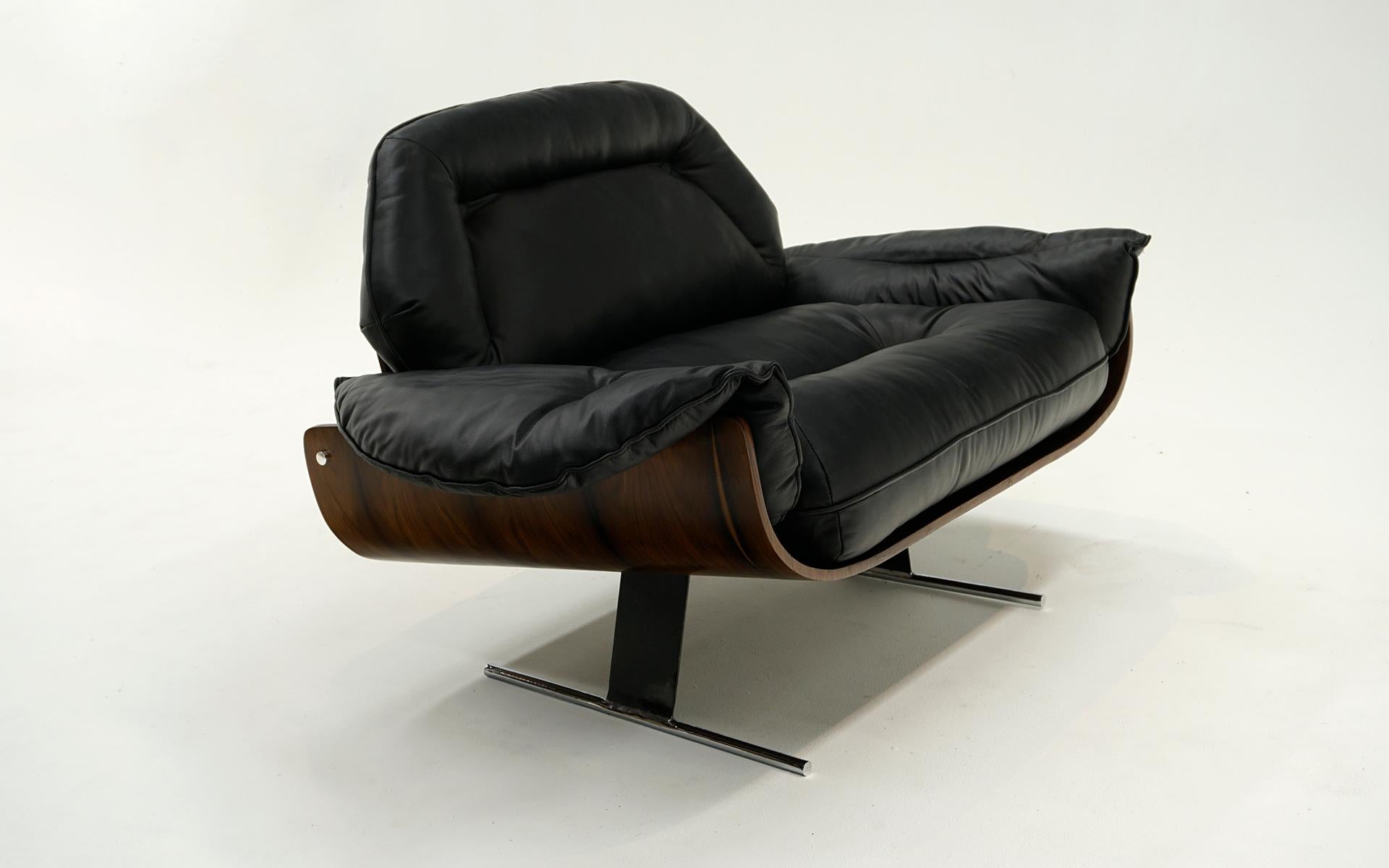 Jorge Zalszupin Lounge Chair in Black Leather and Brazilian Rosewood For Sale 5