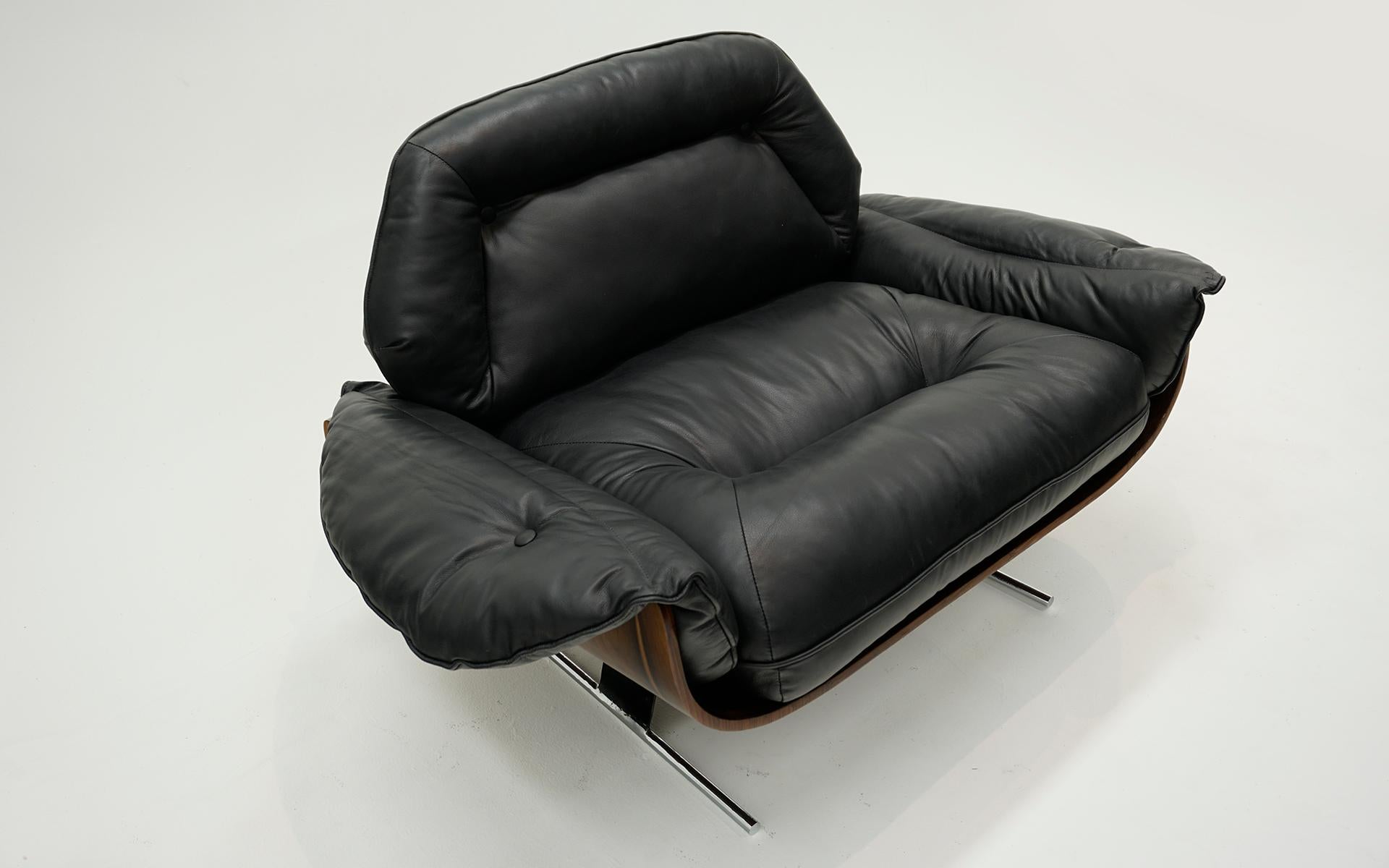 Mid-20th Century Jorge Zalszupin Lounge Chair in Black Leather and Brazilian Rosewood For Sale